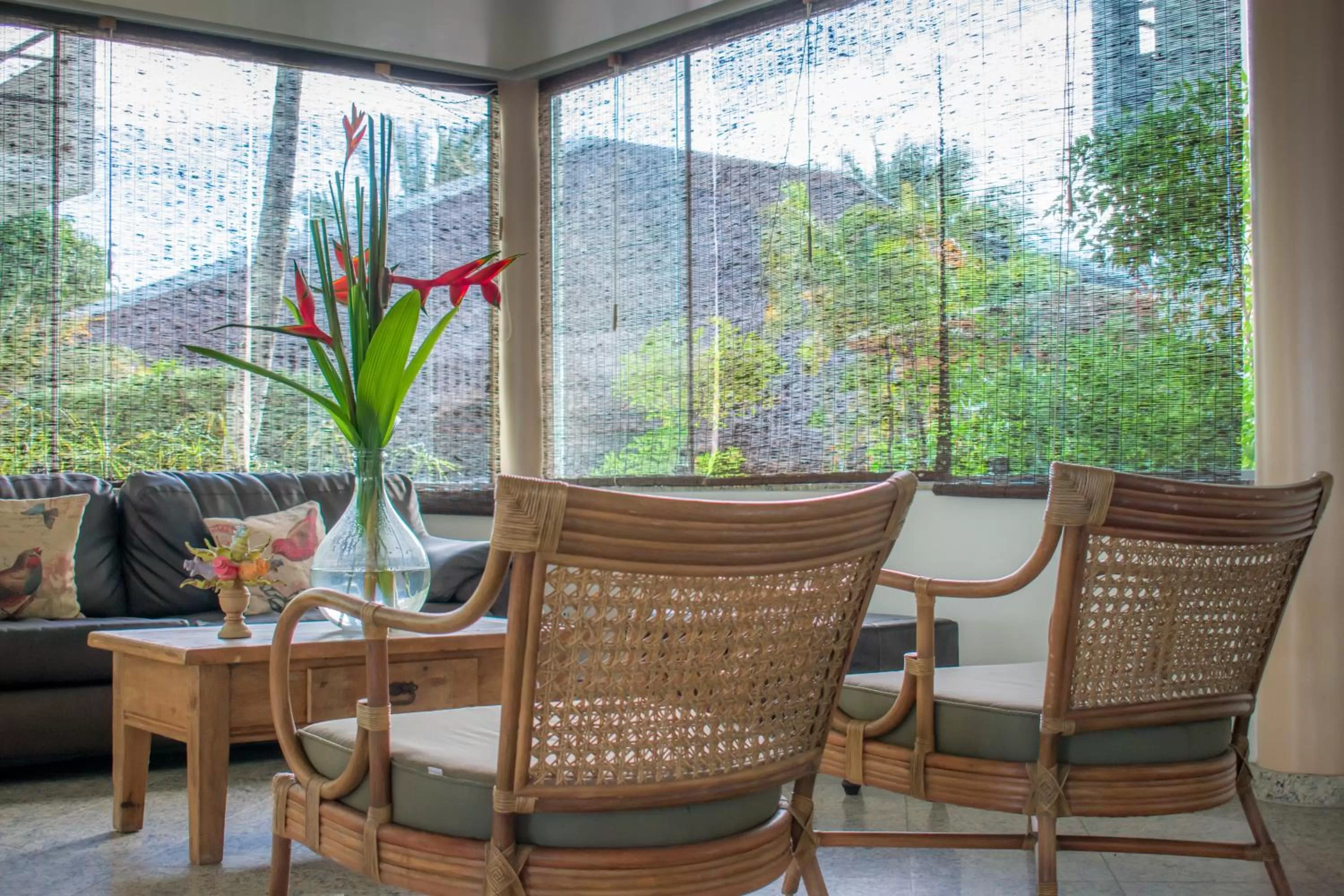 Communal lounge/ TV room in Sarana Praia Hotel