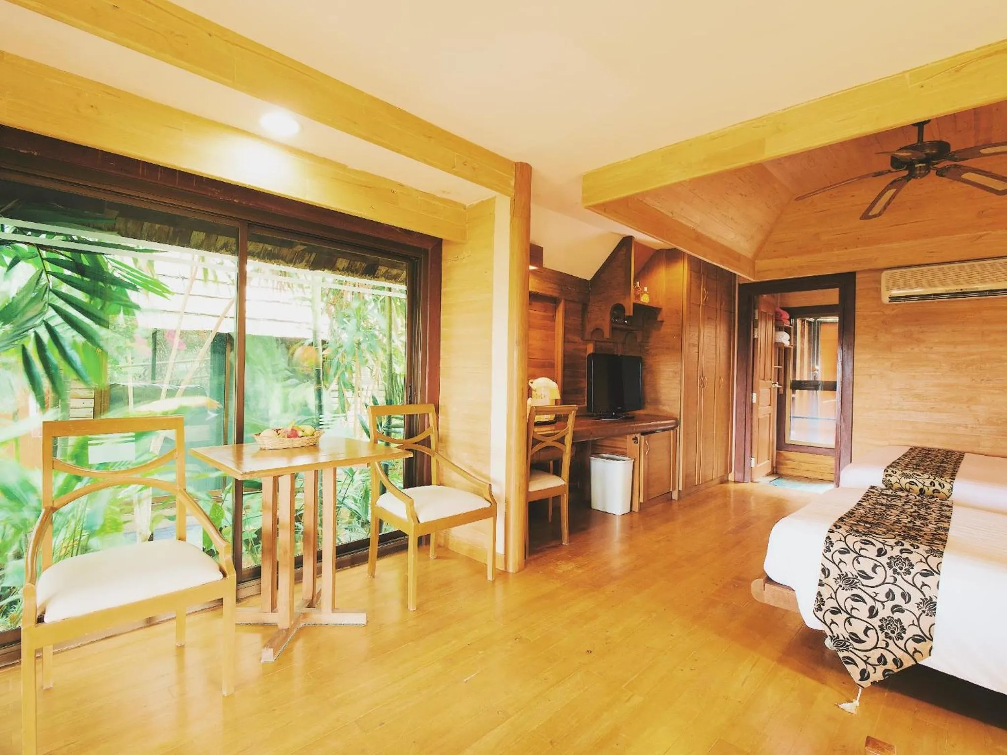 Bed in Sunset Park Resort and Spa By SWR