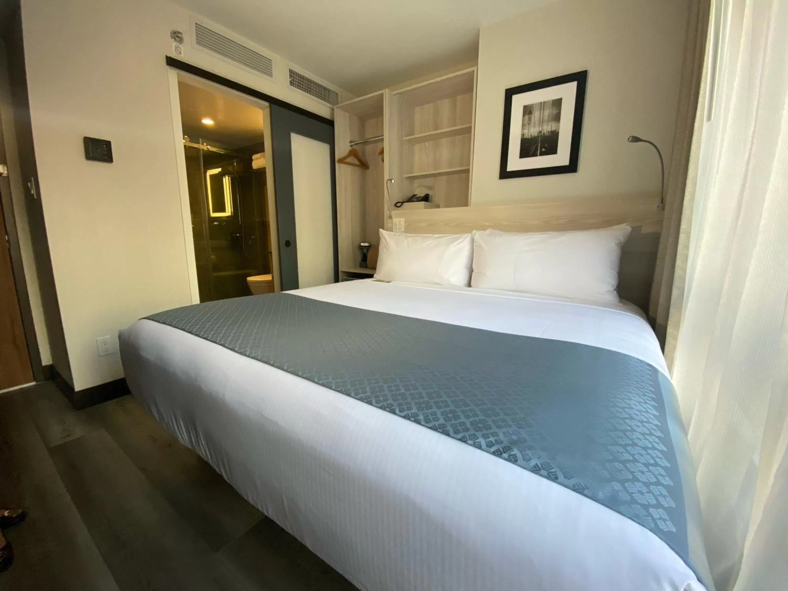 Bed in Wingate by Wyndham New York Midtown South/5th Ave