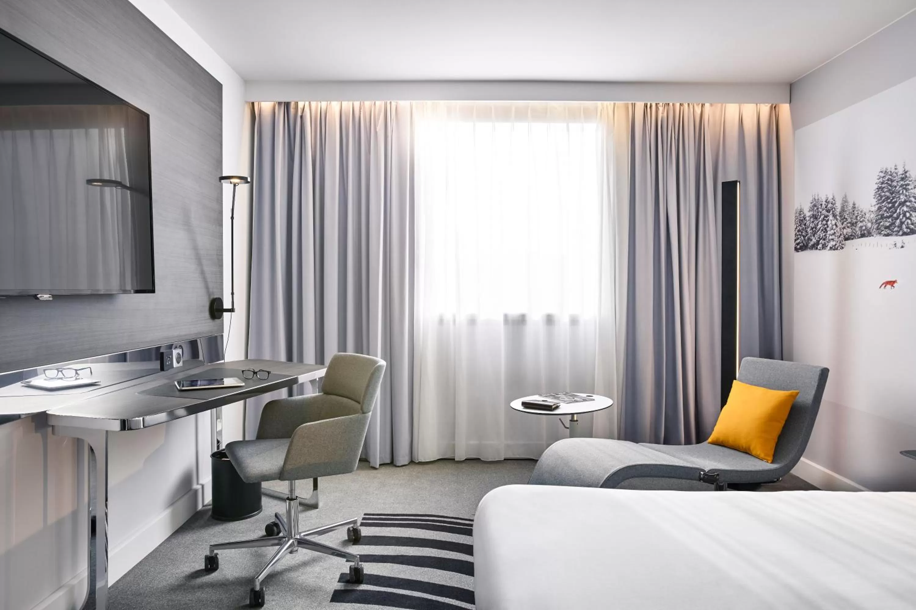 Living room, Bed in Novotel London Waterloo