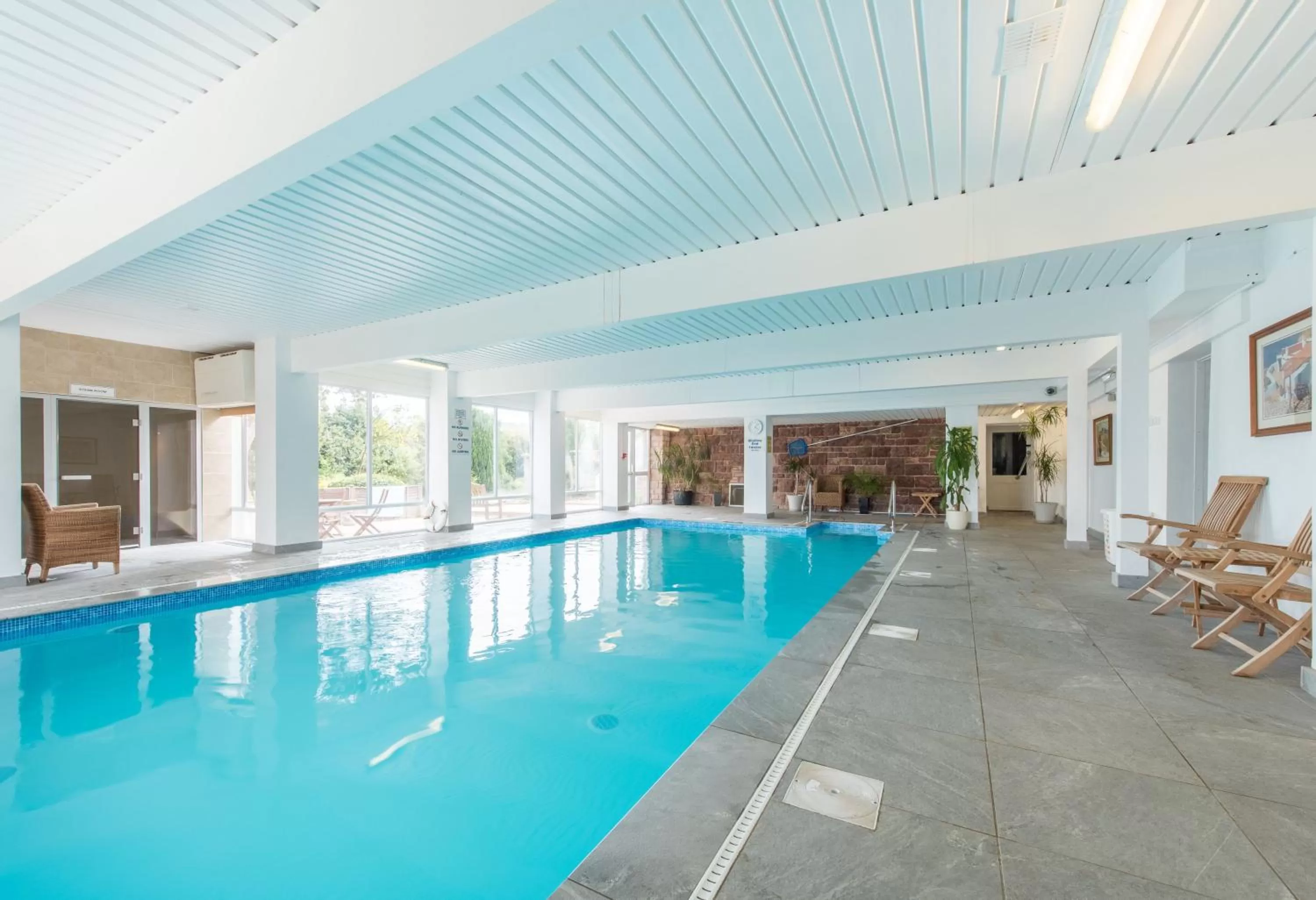 Swimming pool in Northfield Hotel