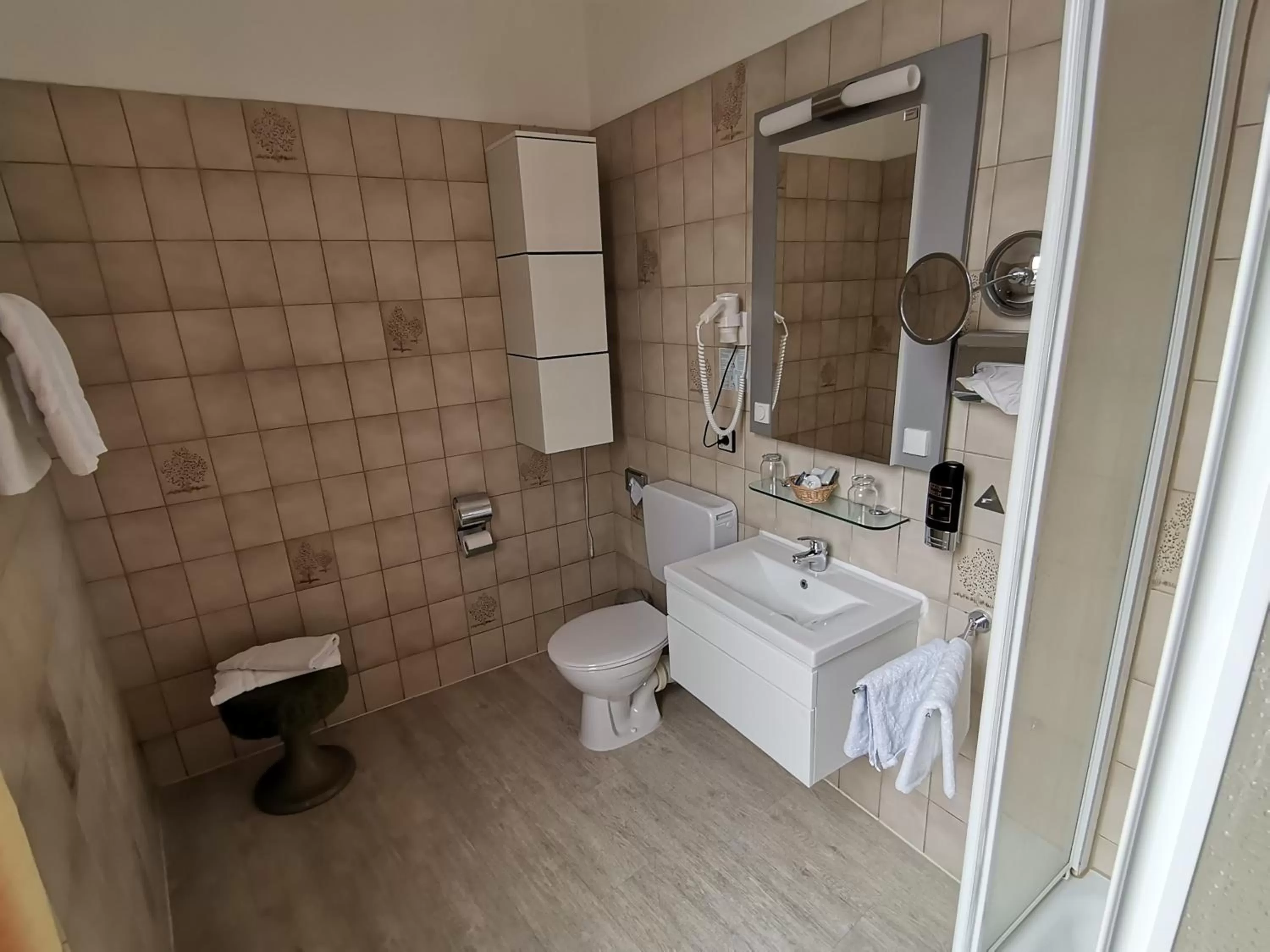 Shower in Hotel Kitzinger Hof an der B8