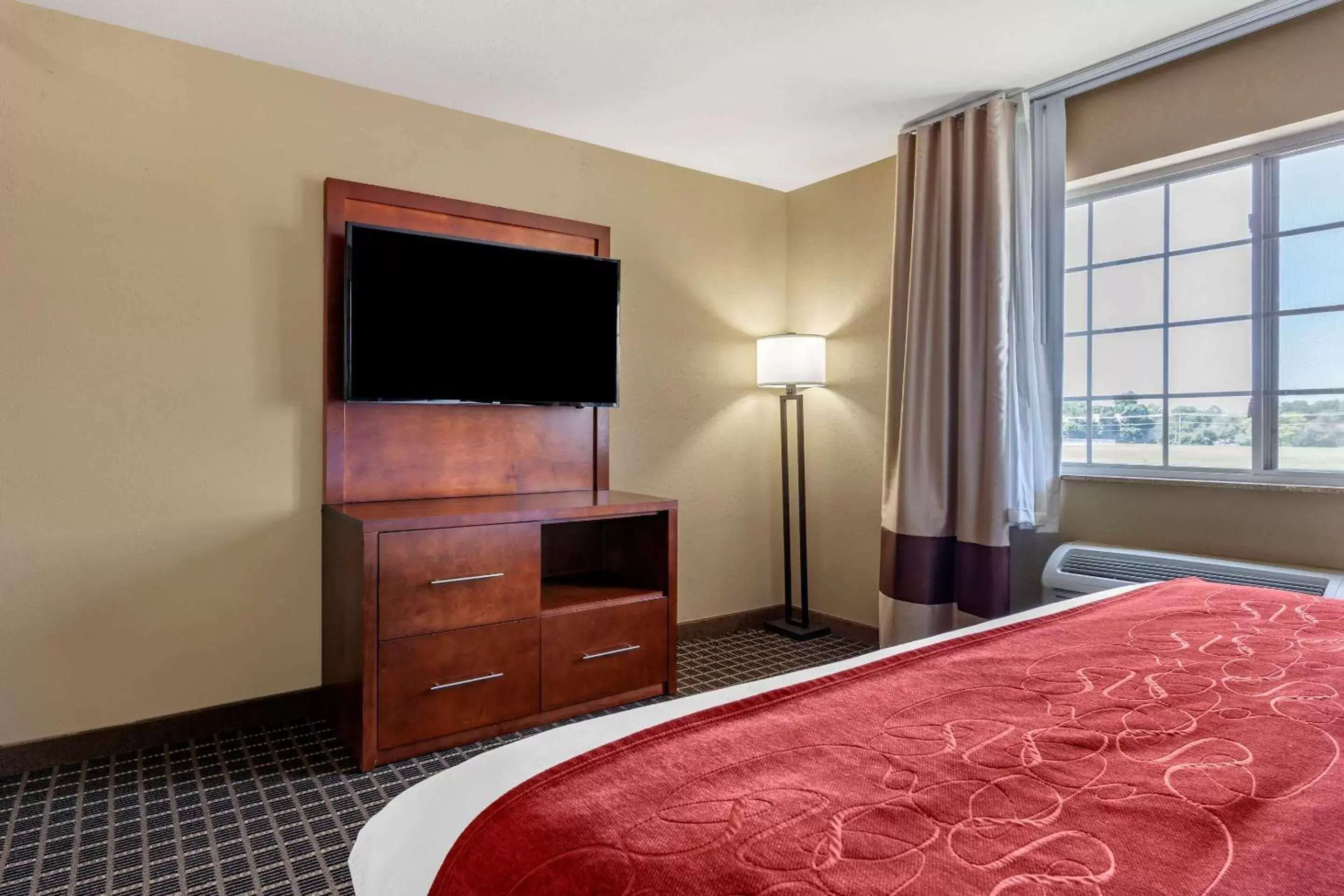 King Suite with Whirlpool-In Bath-Non-Smoking in Comfort Suites Delavan - Lake Geneva Area King Suite with Whirlpool-In Bath-Non-Smoking in Comfort Suites Delavan - Lake Geneva Area