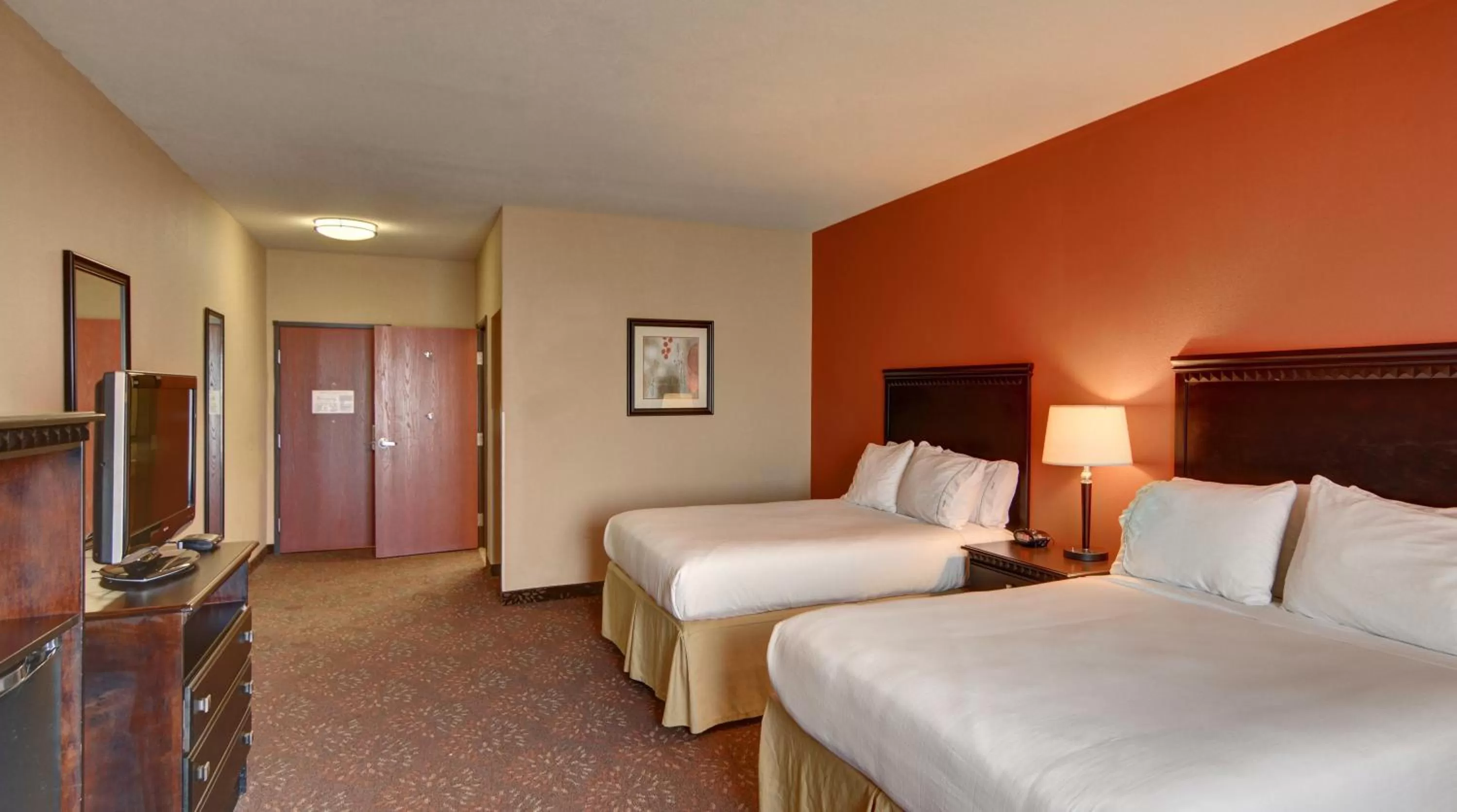 Photo of the whole room, Bed in Holiday Inn Express Tyler South by IHG