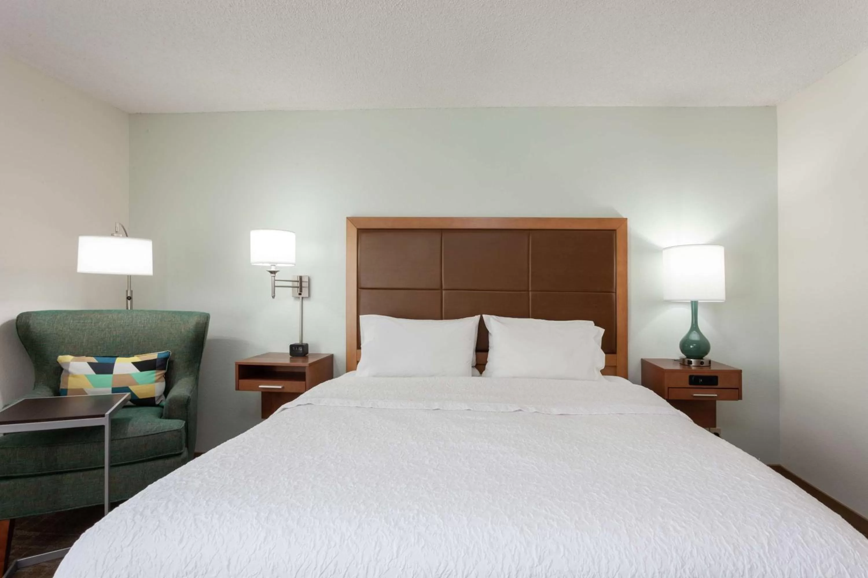 Bed in Hampton Inn Orlando International Drive Convention Center