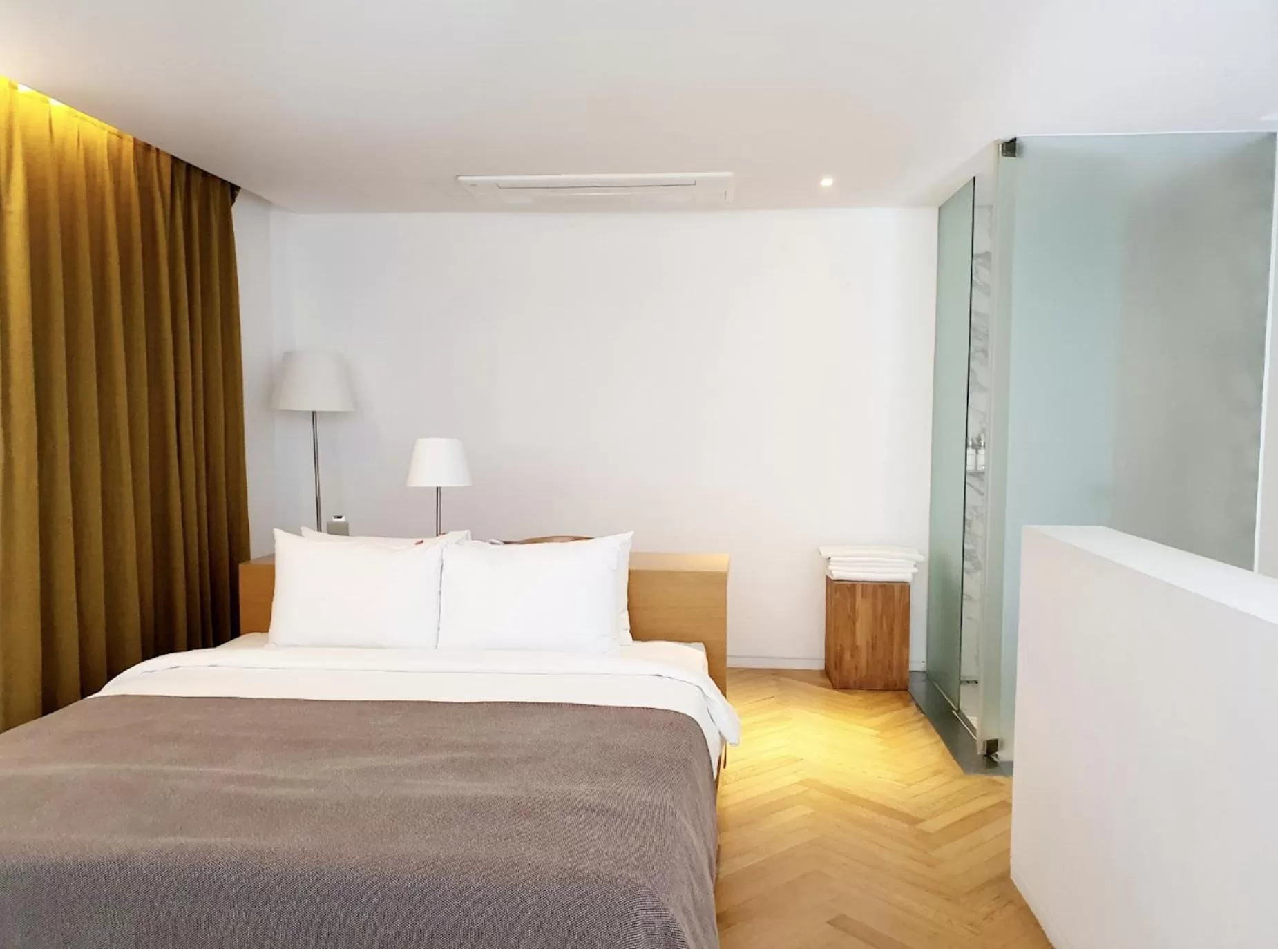 Bed in JS Boutique Hotel