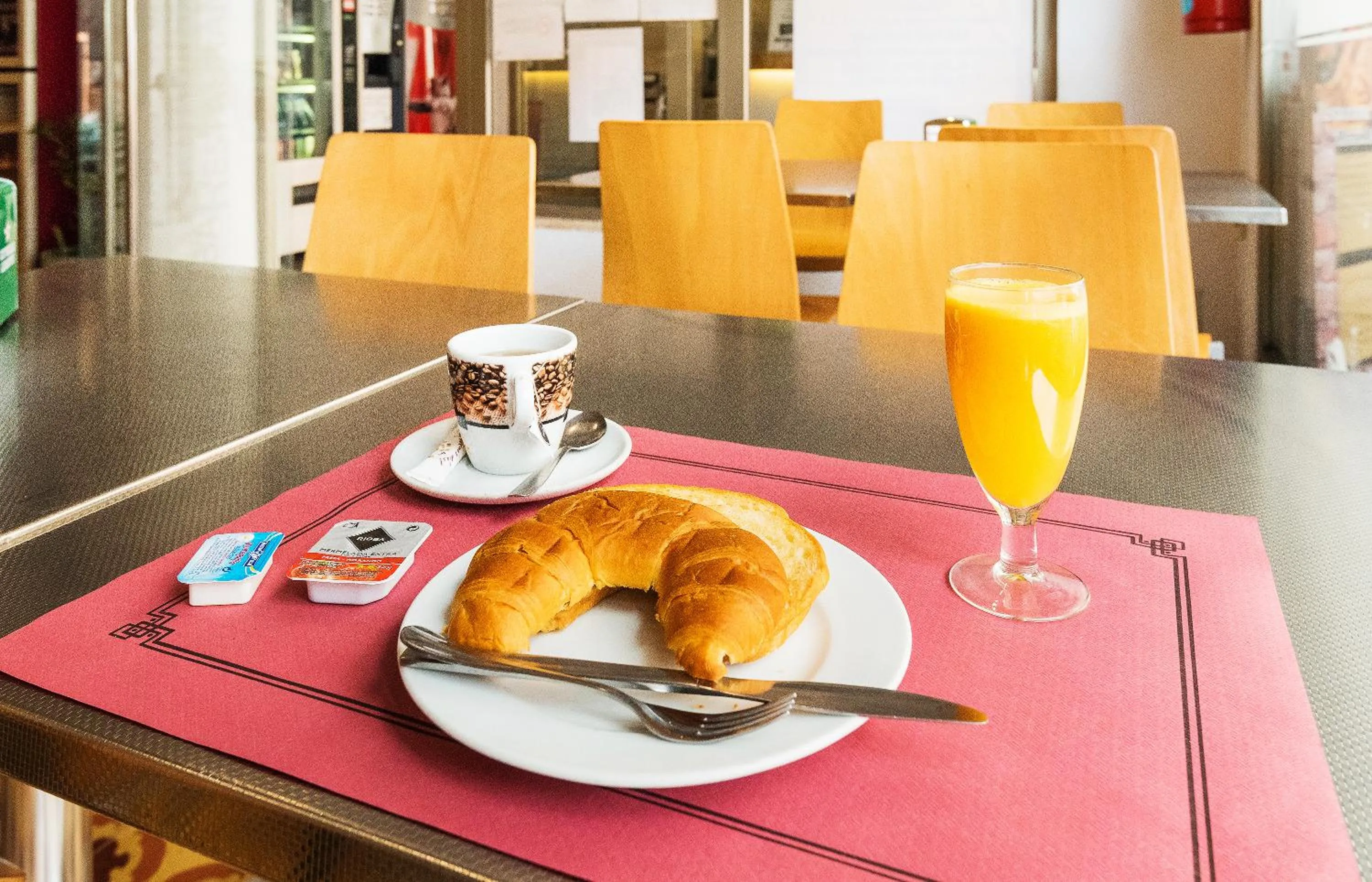 Continental breakfast in La Lonja