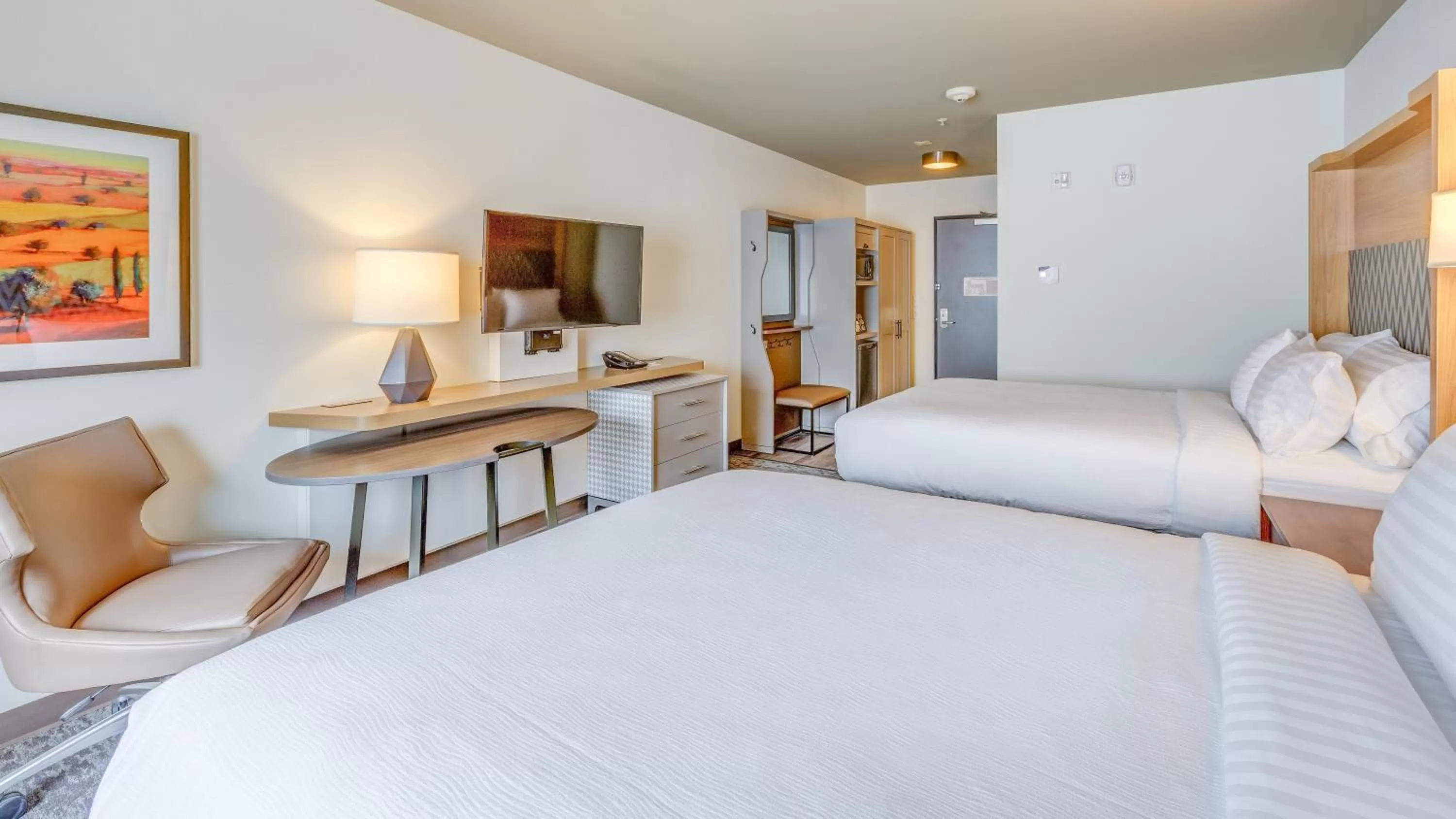 Photo of the whole room, Bed in Holiday Inn & Suites Bellingham by IHG