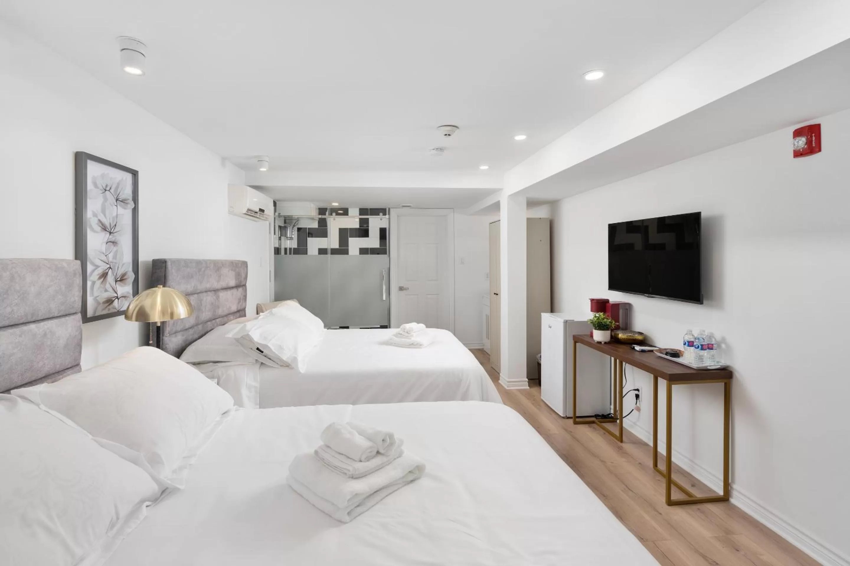 Bed in Le Penfield Par Nomade MTL