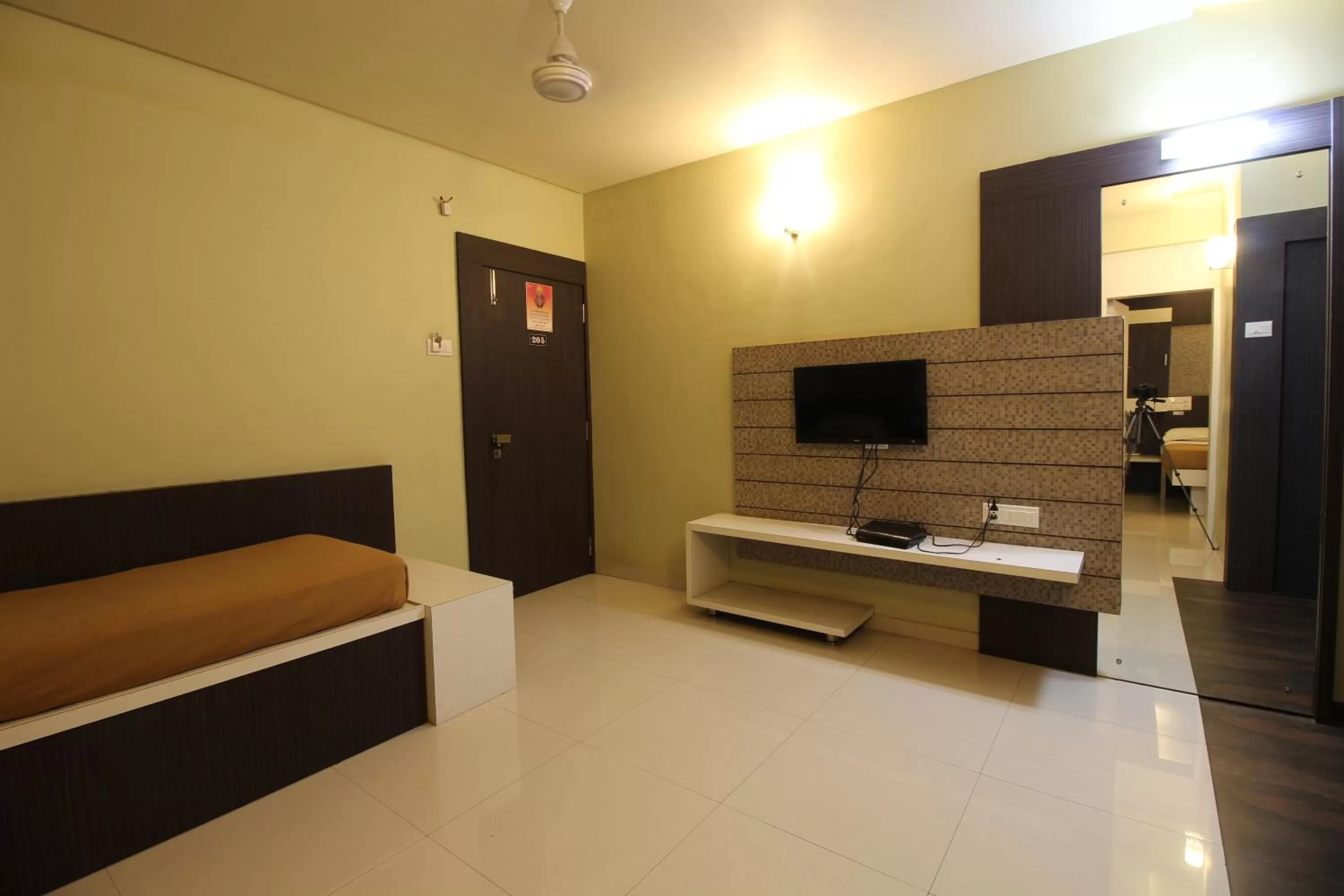 Living room in Hotel Sham Suman, Kolhapur- Opposite To Mahalaxmi Temple