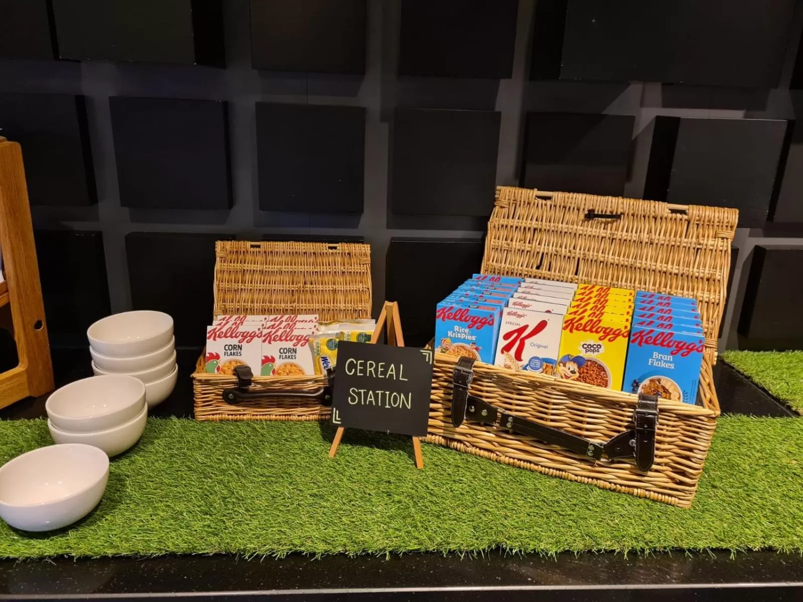 Restaurant/places to eat in Novotel London Brentford