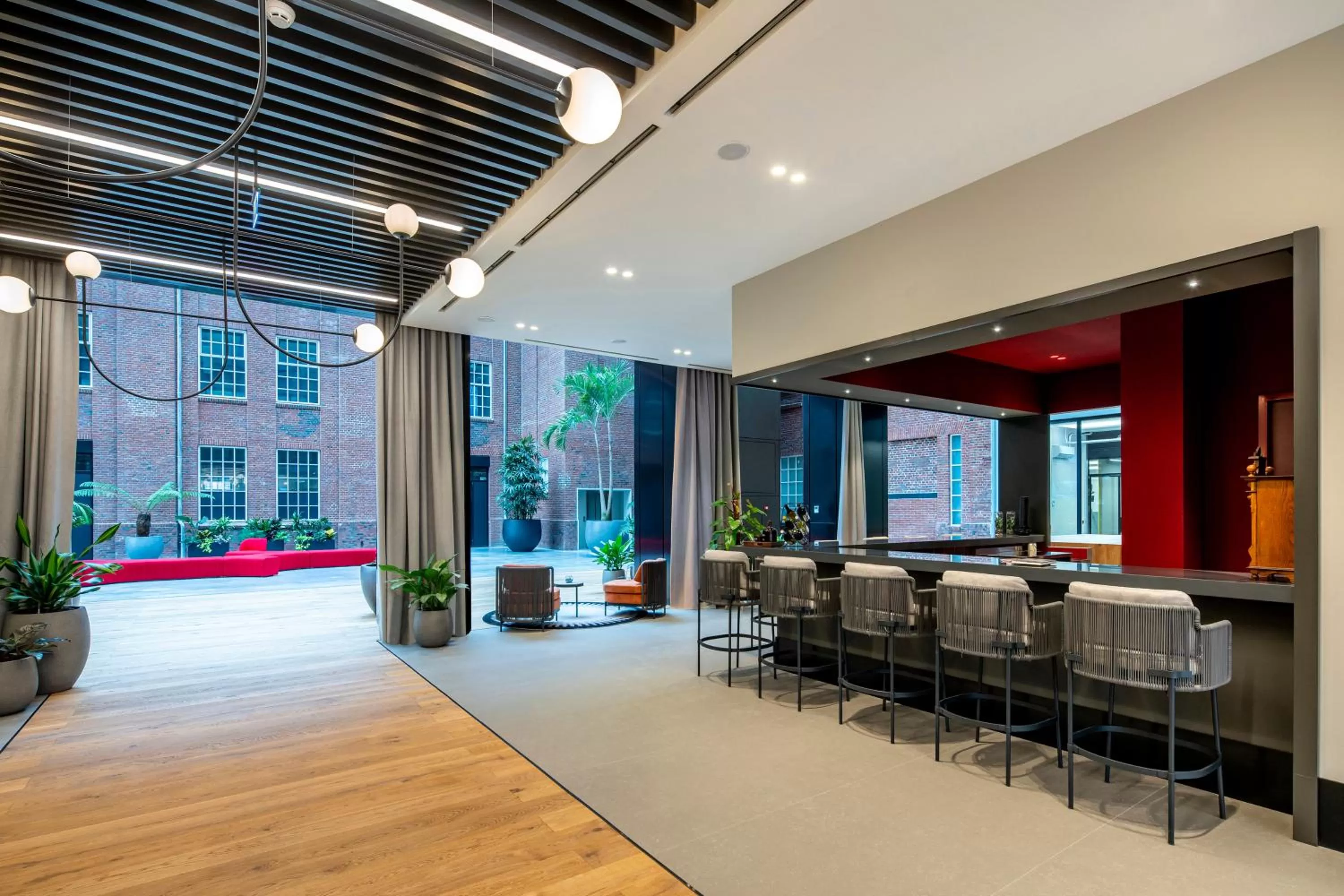 Restaurant/places to eat in NEO KVL Hotel by TASIGO