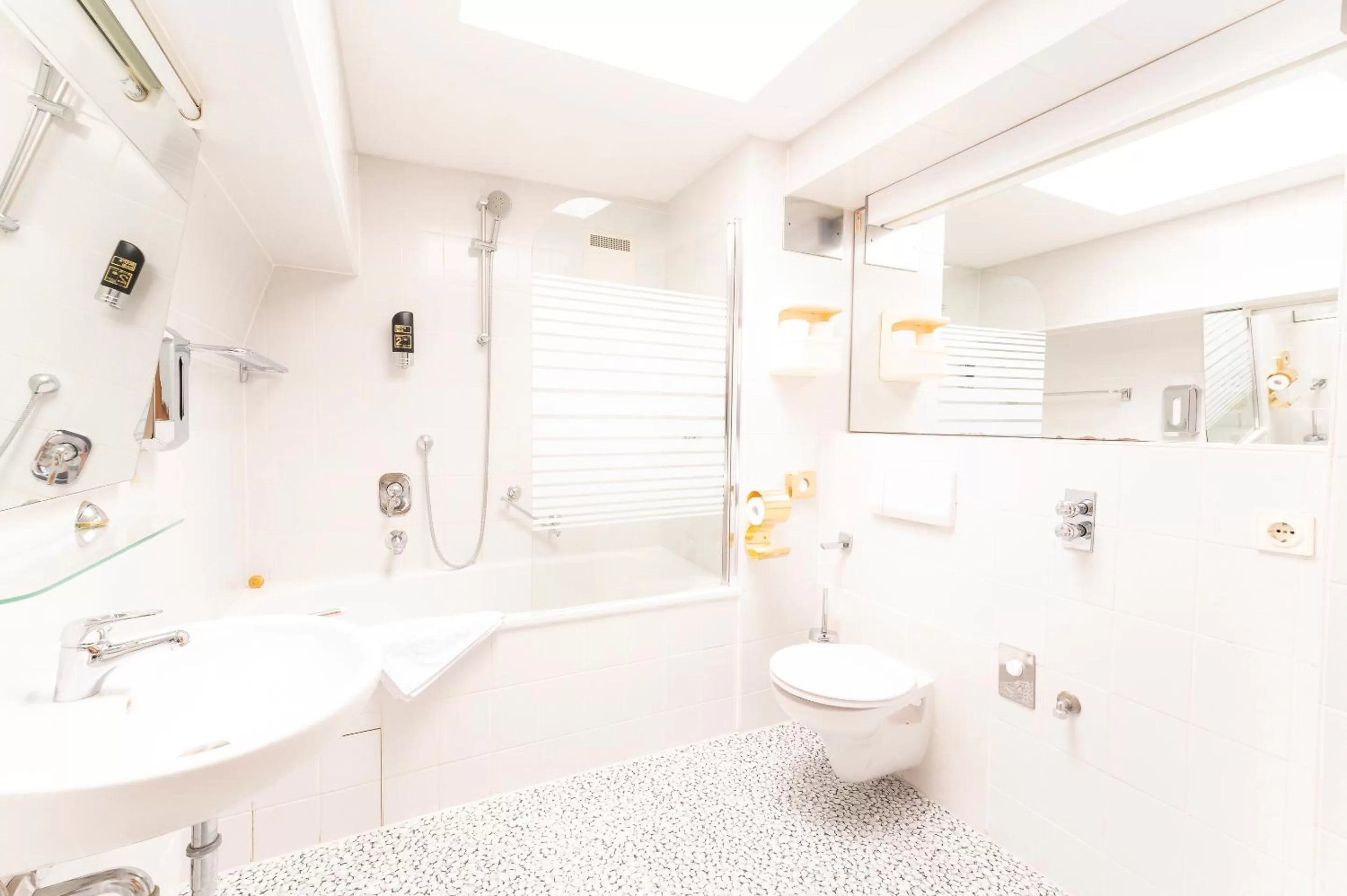 Shower in Hotel Astoria am Urachplatz