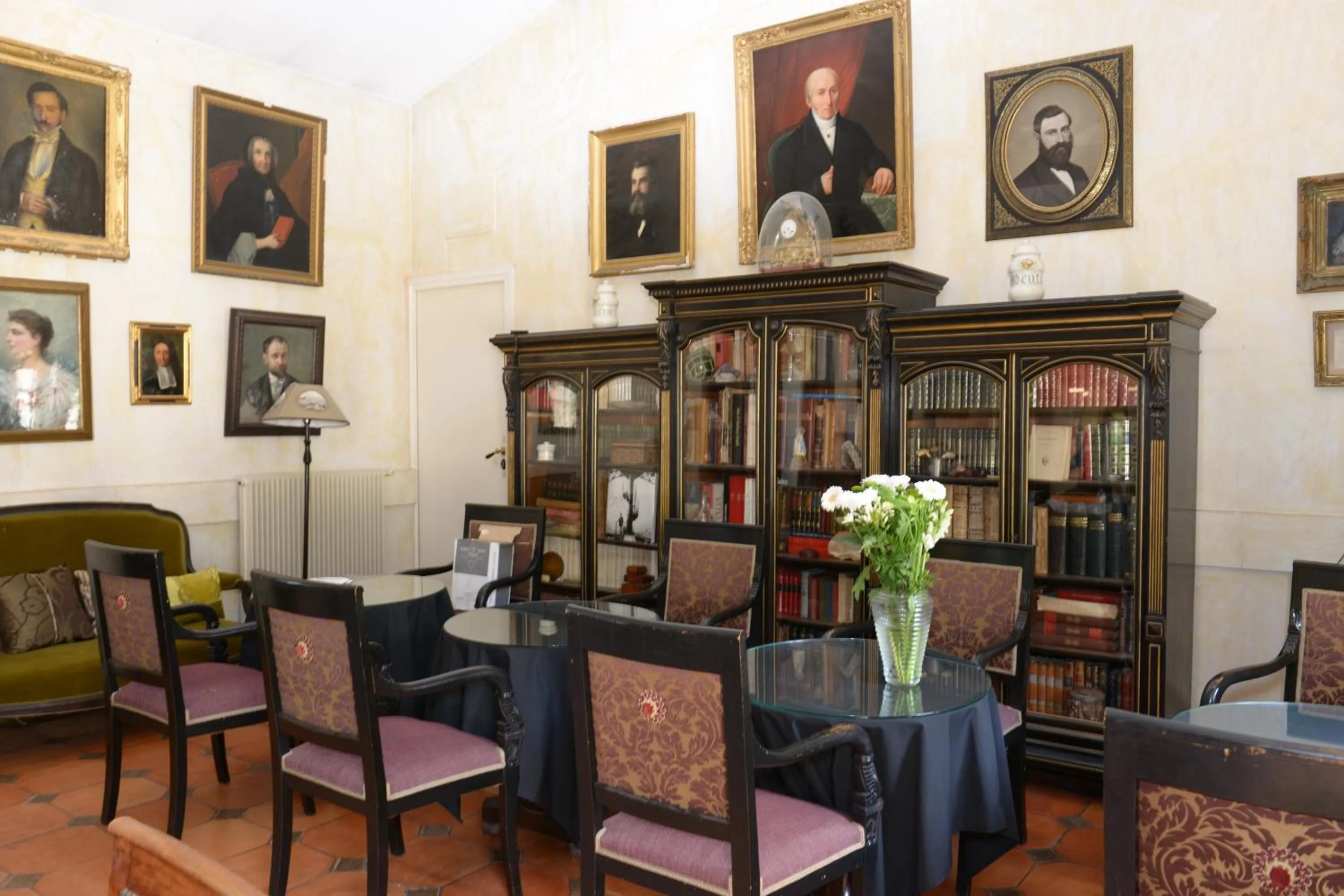 Restaurant/places to eat in Chateau de Lantic