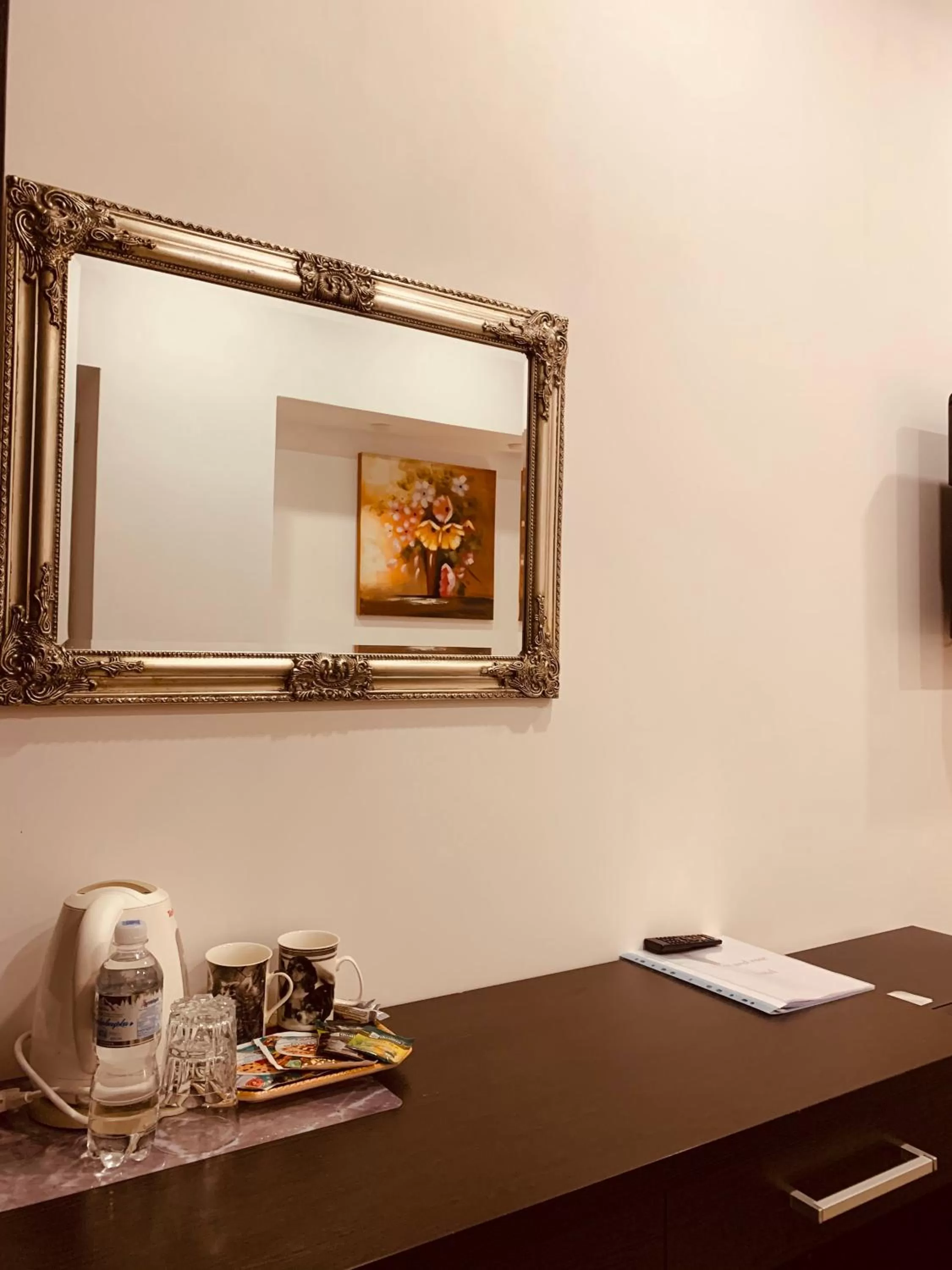 TV and multimedia in WINE & ROSE BOUTIQUE HOTEL