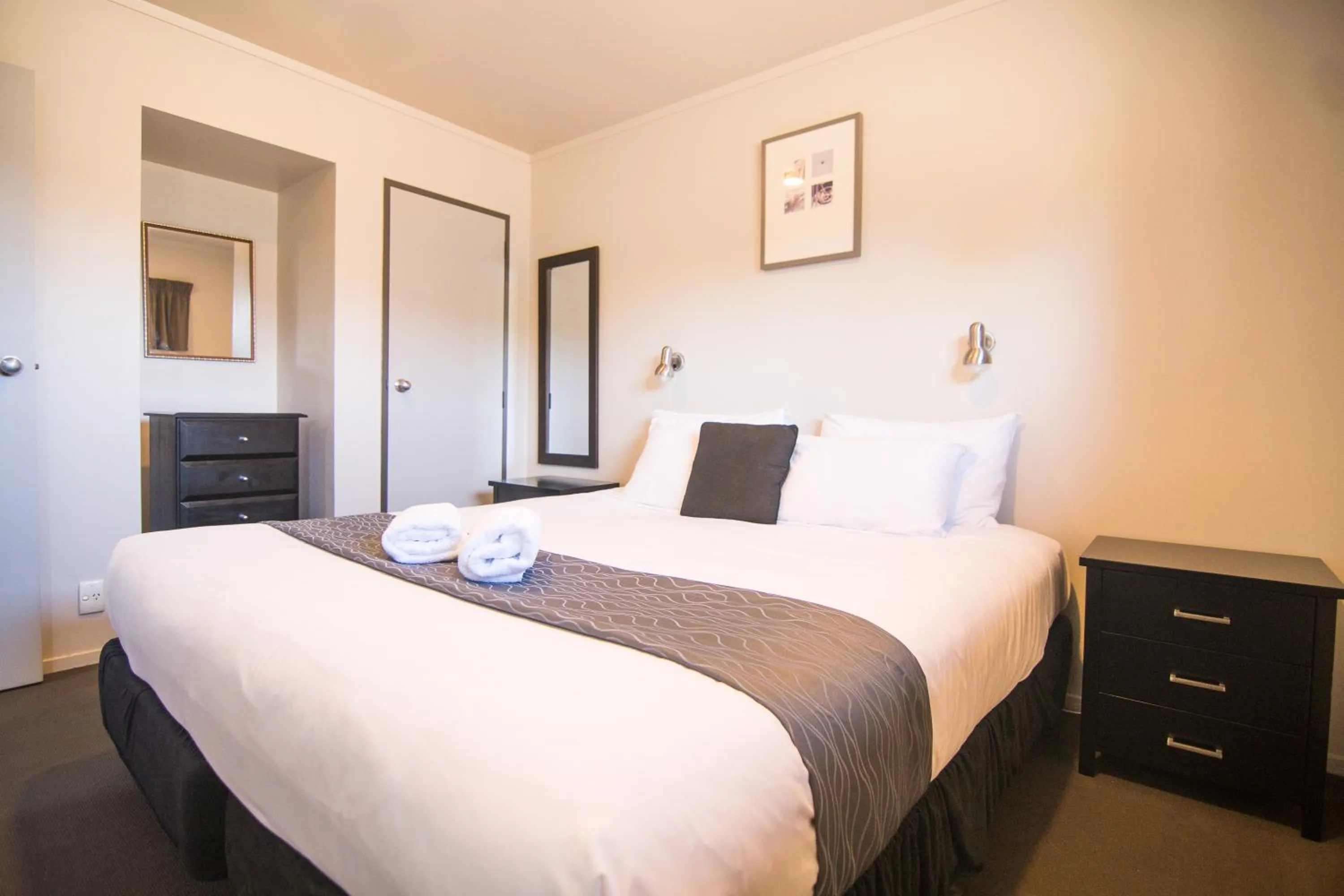 Bed in Parklands Motorlodge & Holiday Park