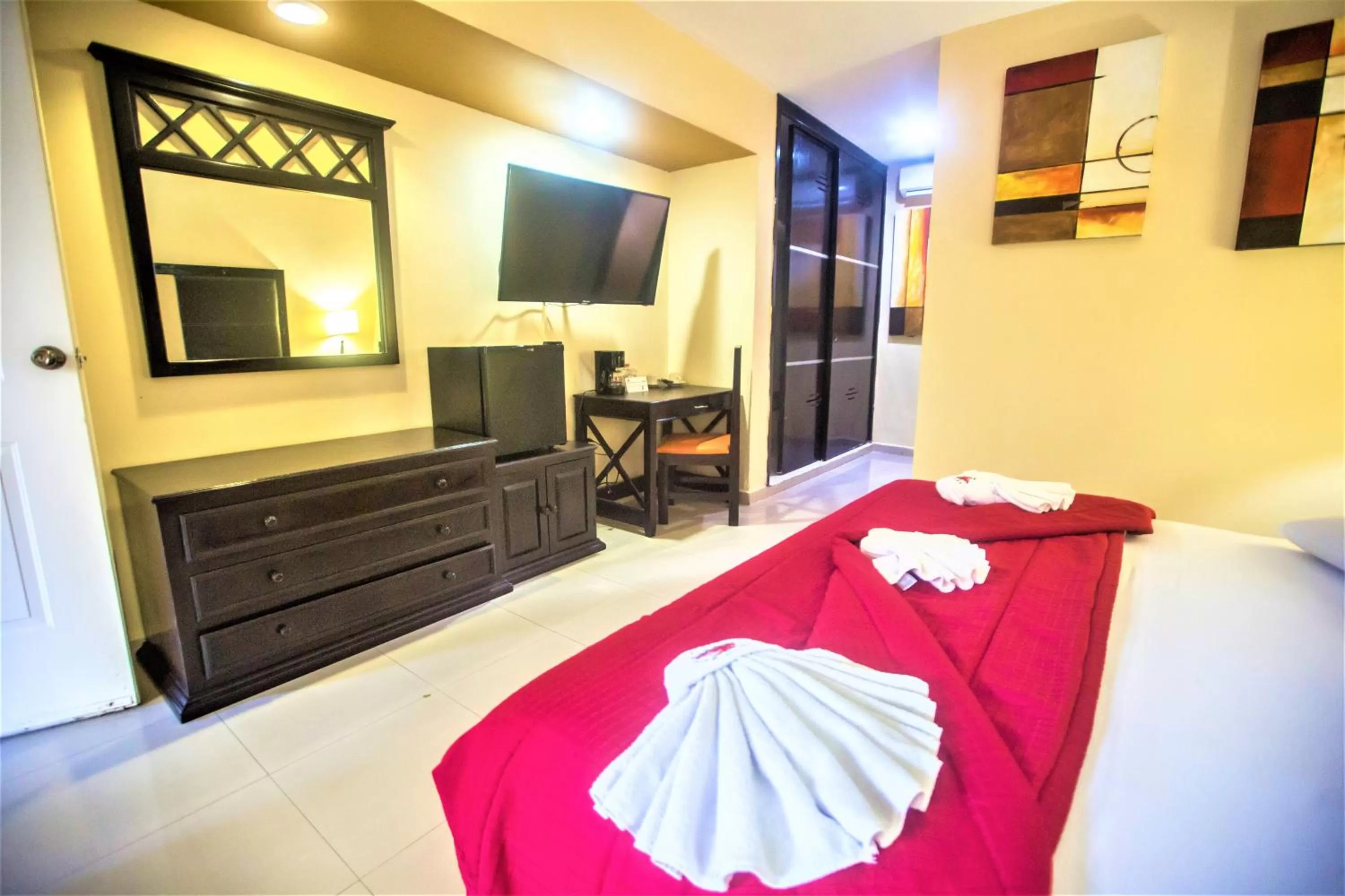 Photo of the whole room, Bed in Hotel Plaza Mirador