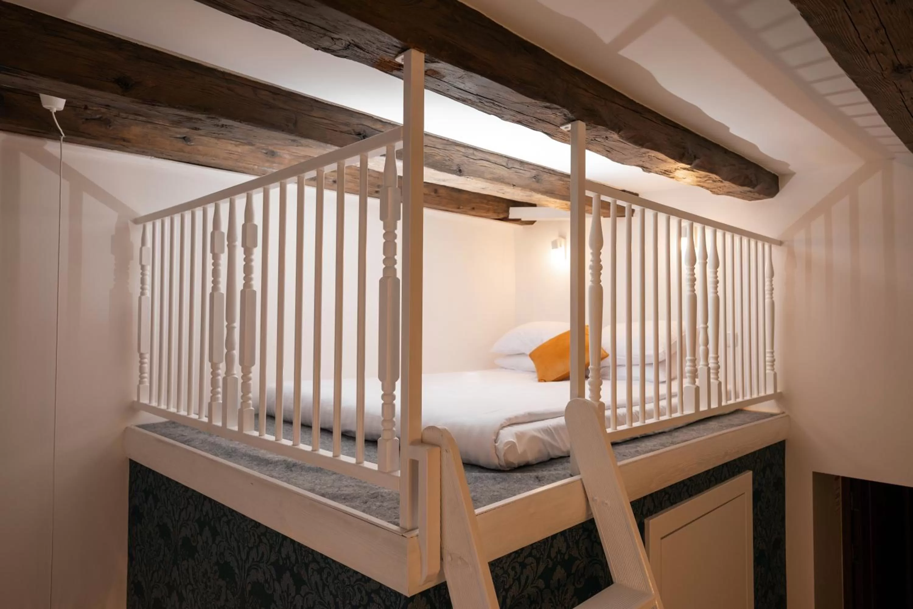 bunk bed, Bed in Hive Family House
