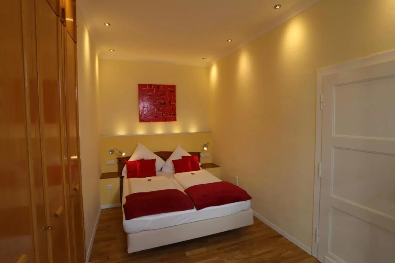 Decorative detail, Bed in Schlosshotel Domäne Walberberg