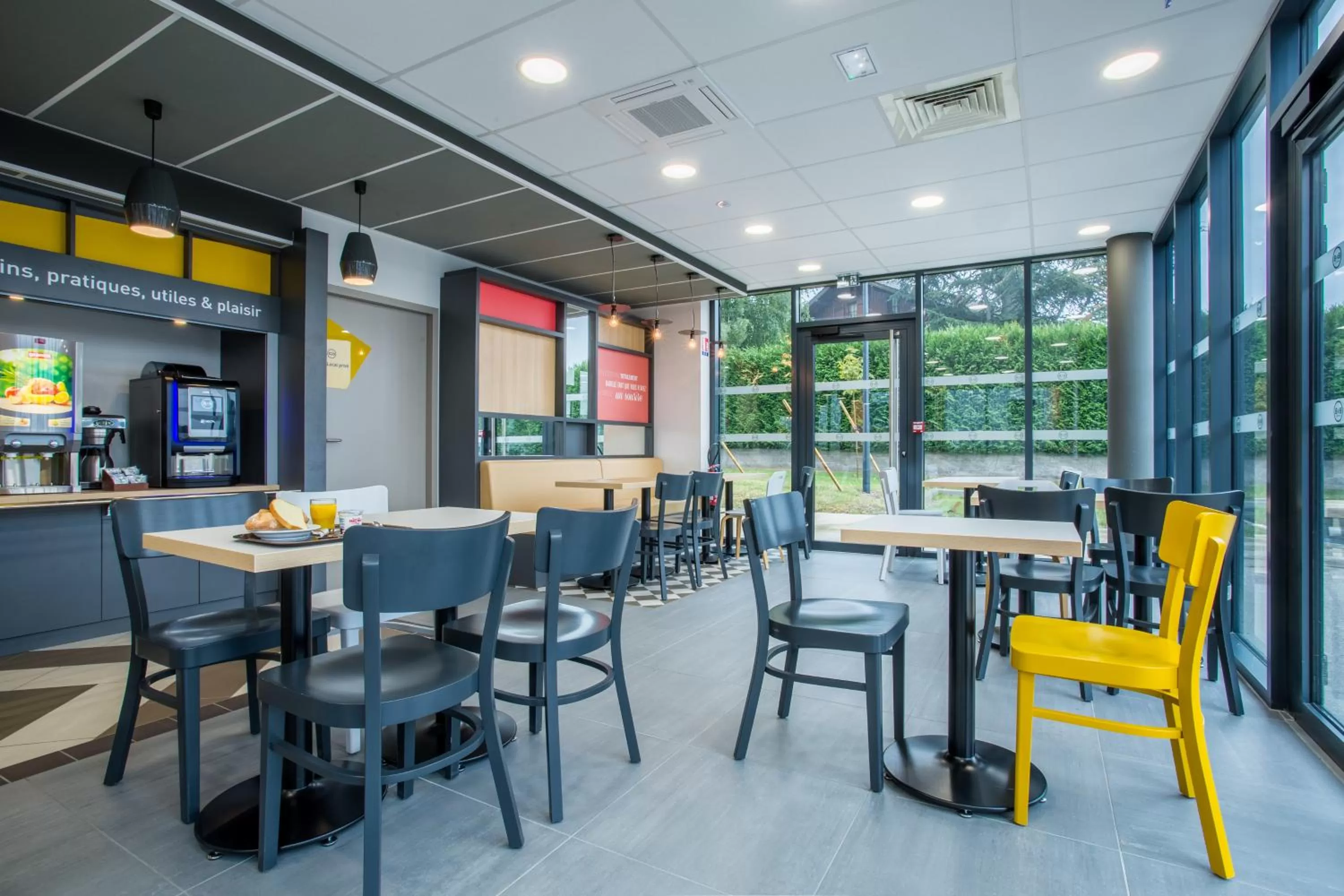 Buffet breakfast in B&B HOTEL ANNEMASSE Saint-Cergues