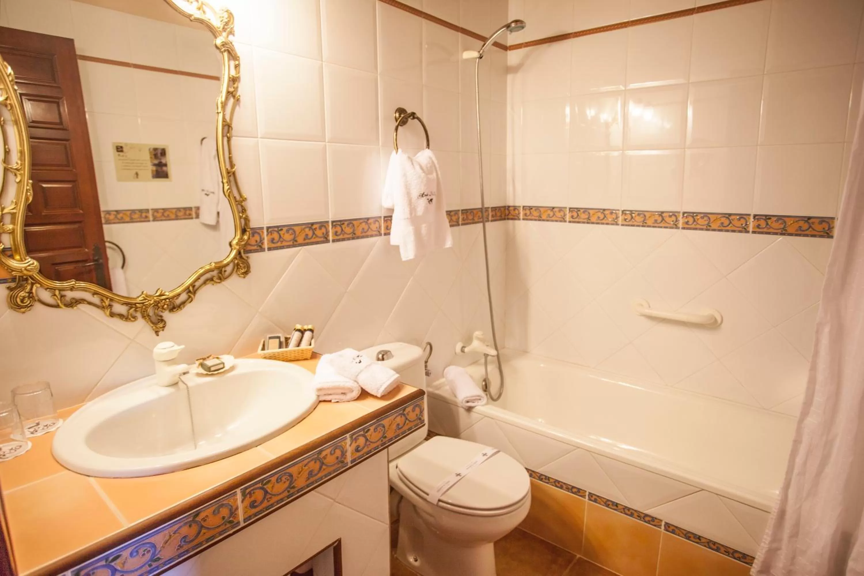 Toilet in Eco Hotel con encanto Masía la Mota B&B