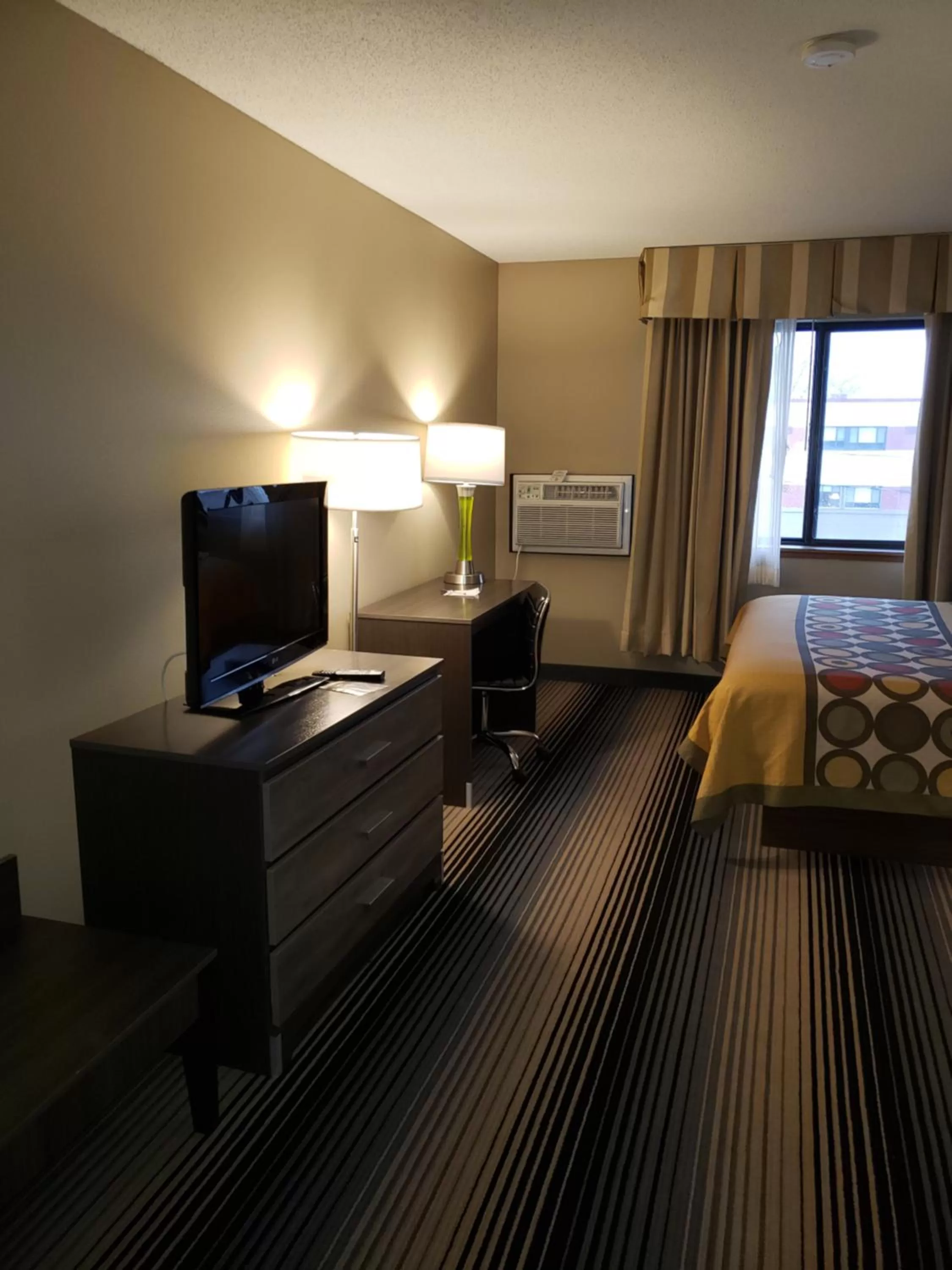 Photo of the whole room, Bed in Super 8 by Wyndham Milwaukee Airport