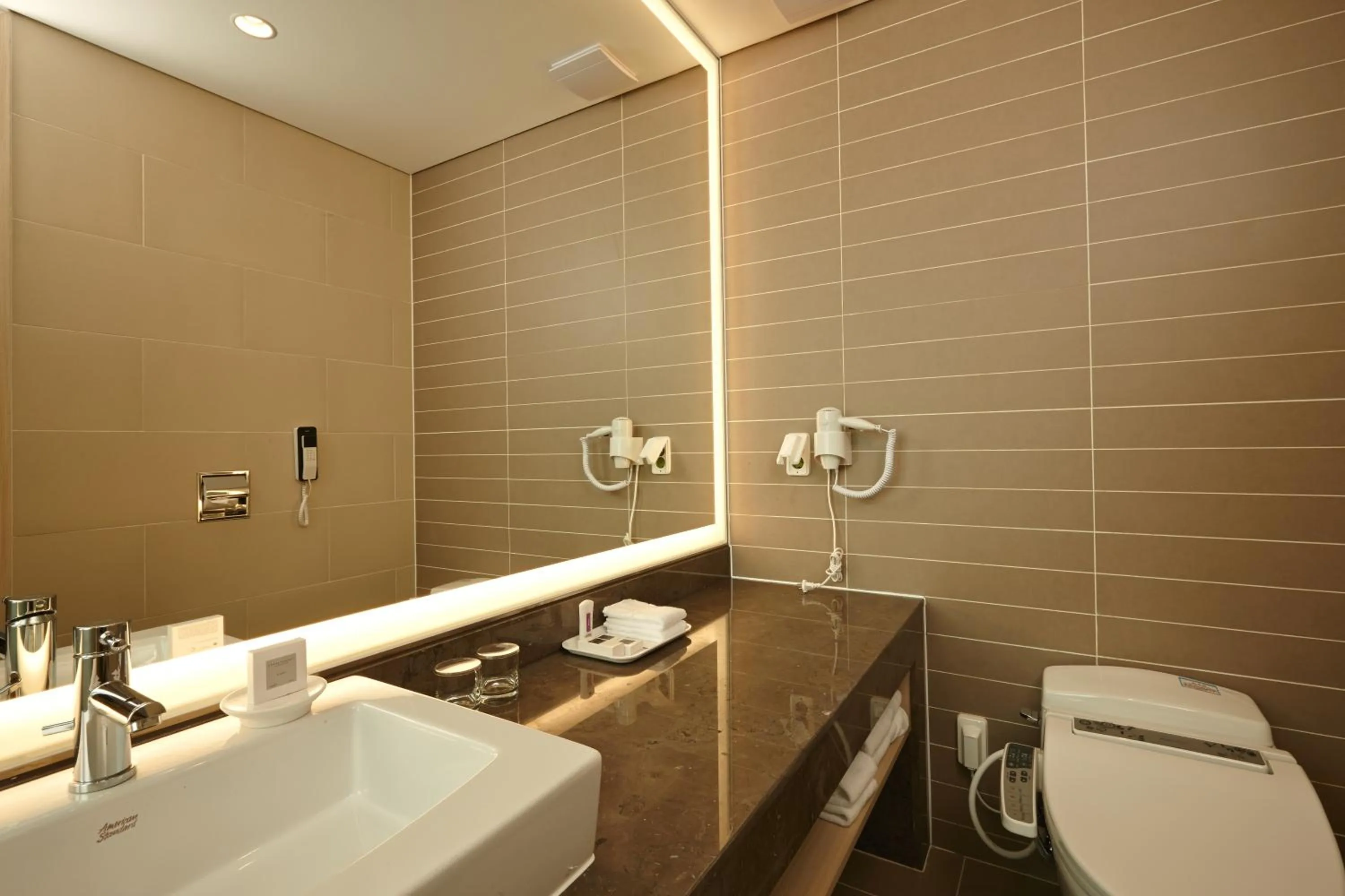 Toilet in Mayplace Hotel