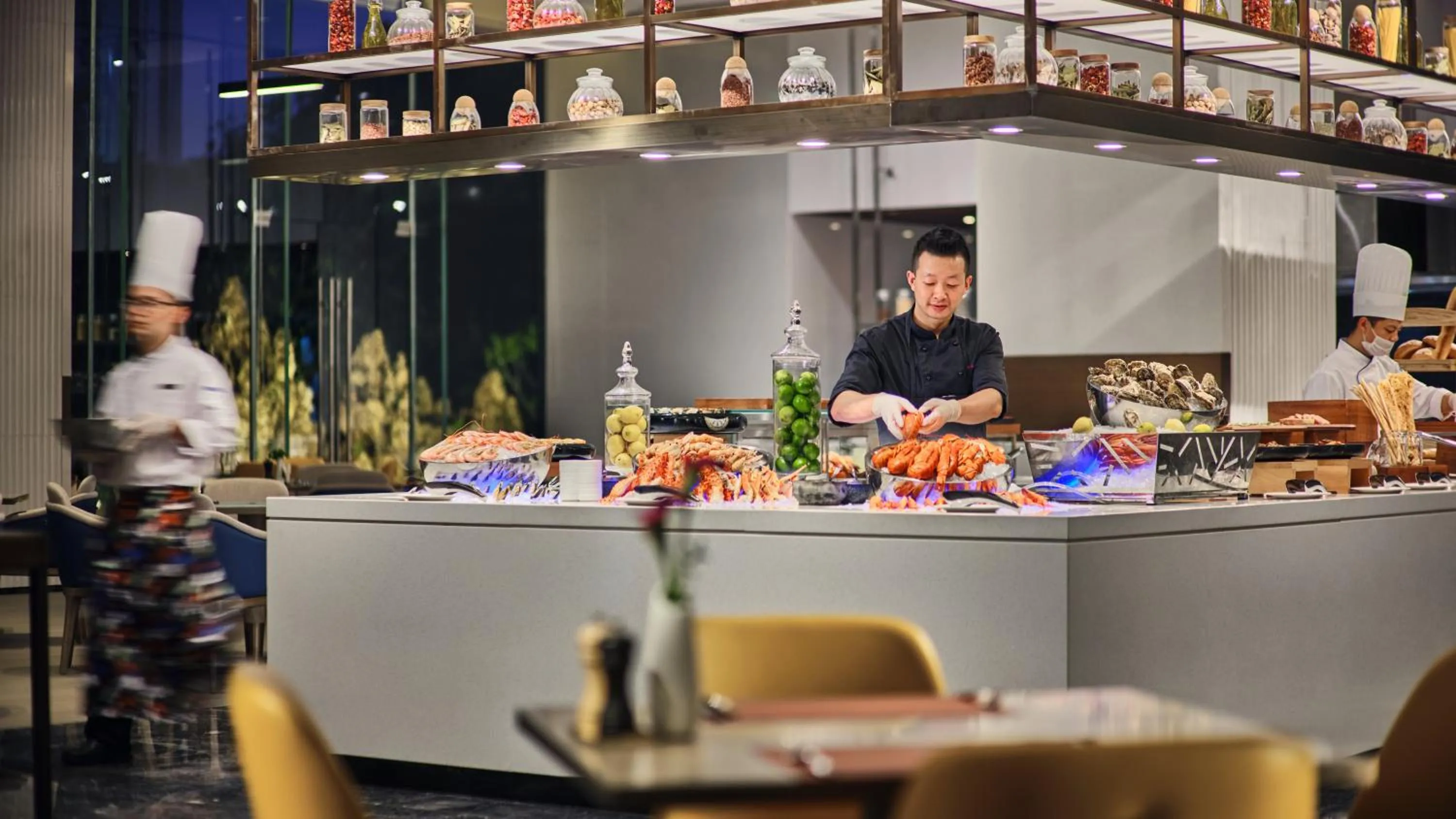 Restaurant/places to eat in Crowne Plaza Wuhan Development Zone by IHG