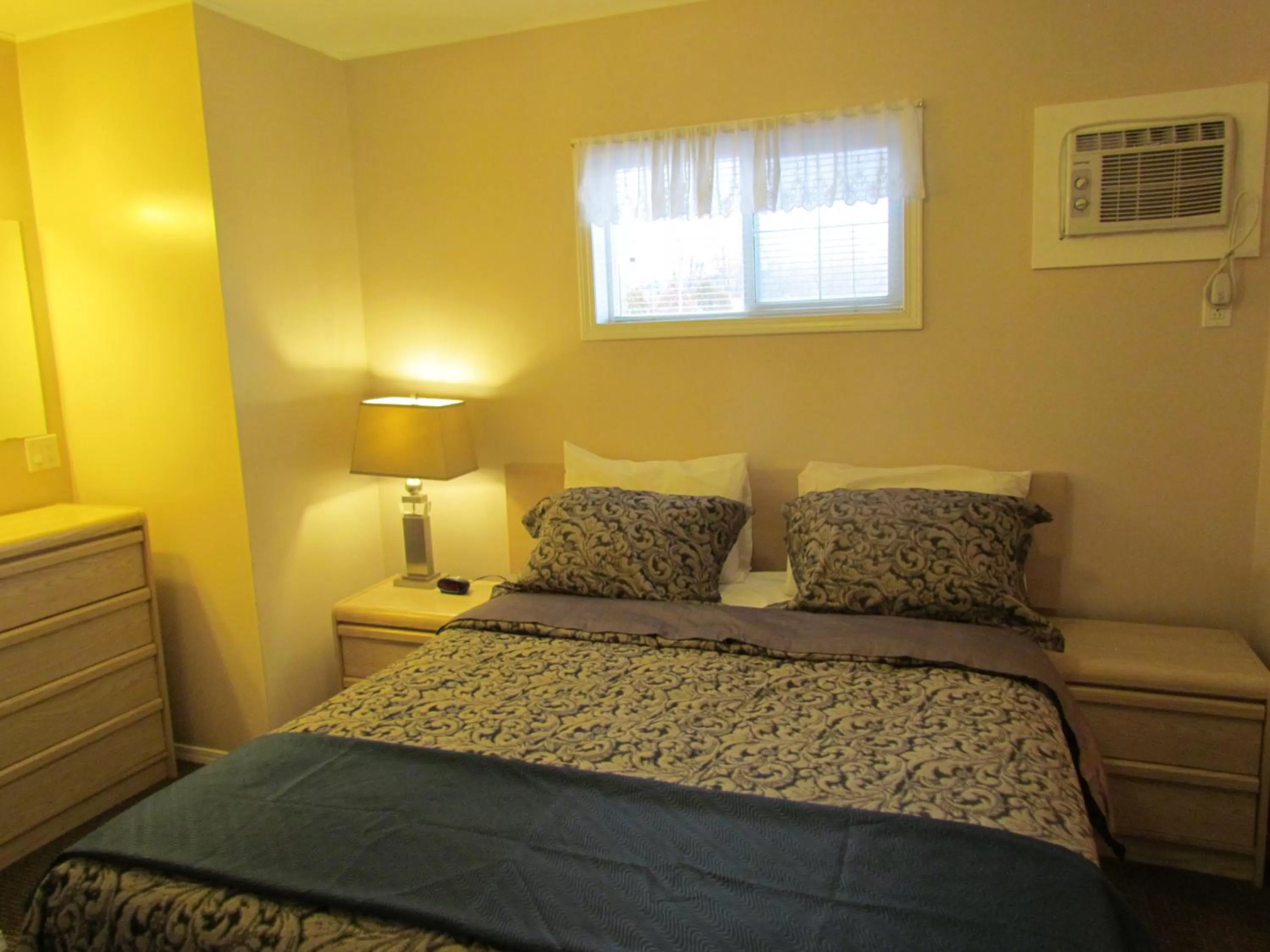 One-Bedroom Cottage in Rosedale Motel