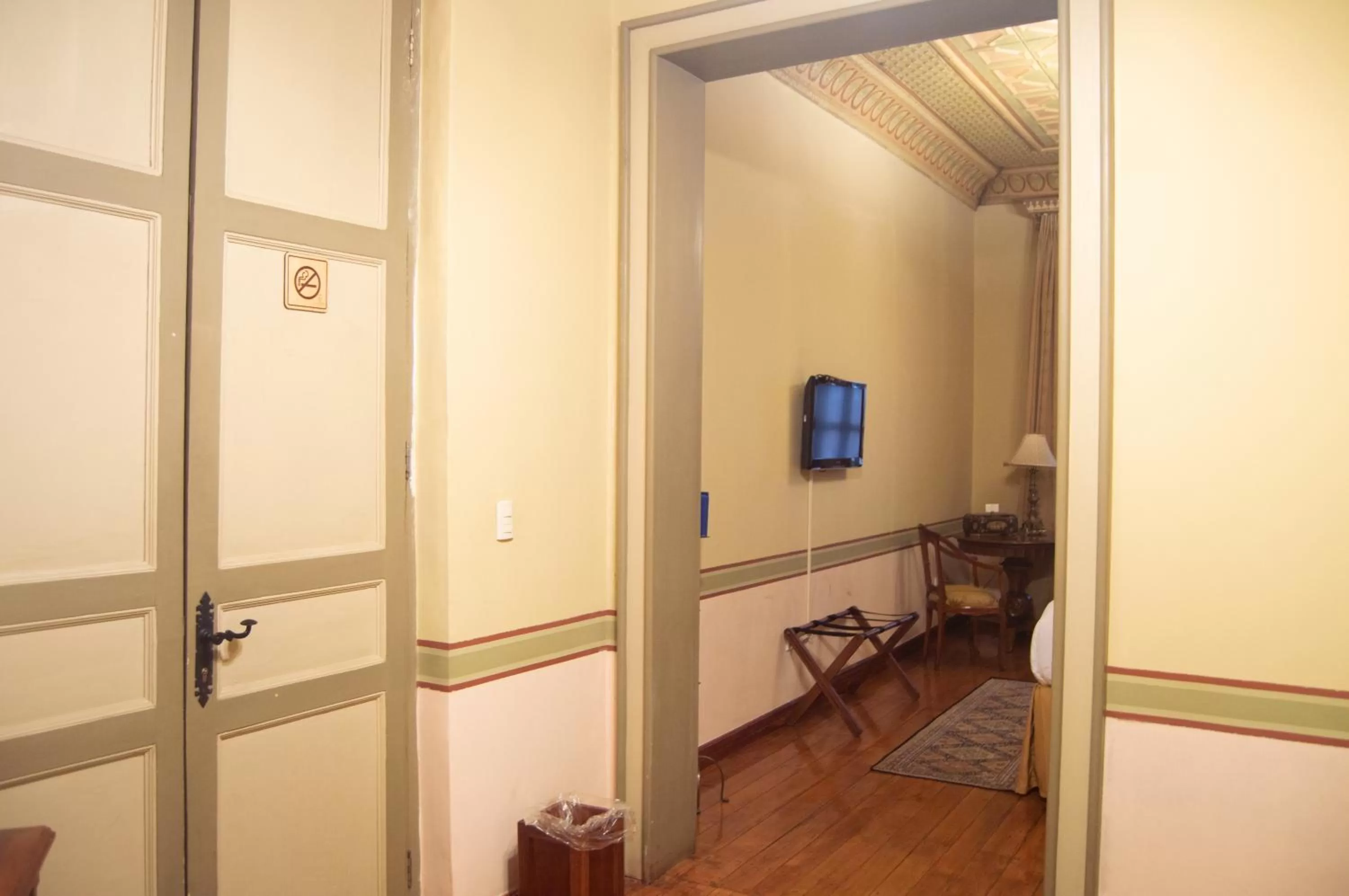 Restaurant/places to eat in Hotel Carvallo