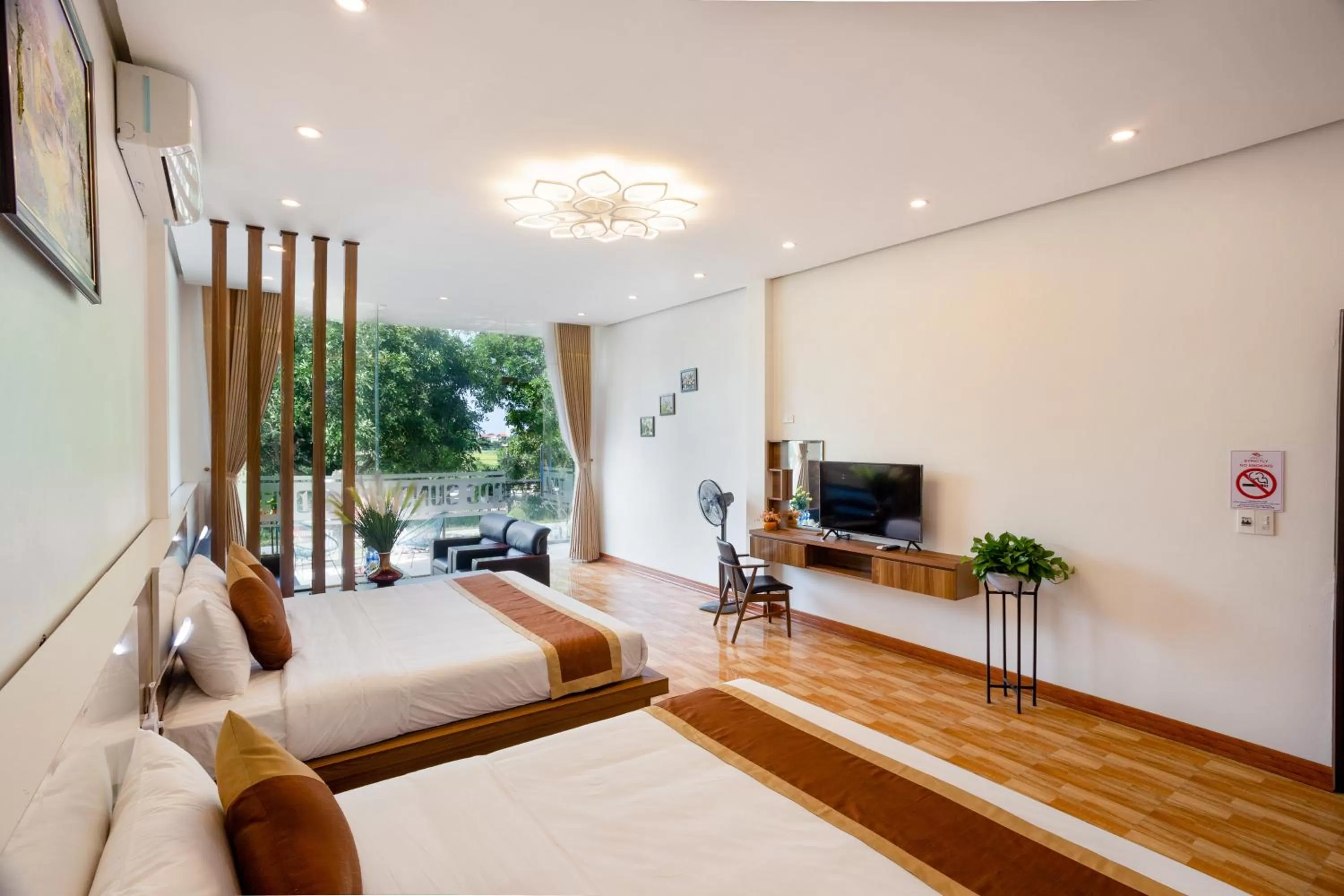 Photo of the whole room, Bed in TAM COC SUNSHINE HOTEL