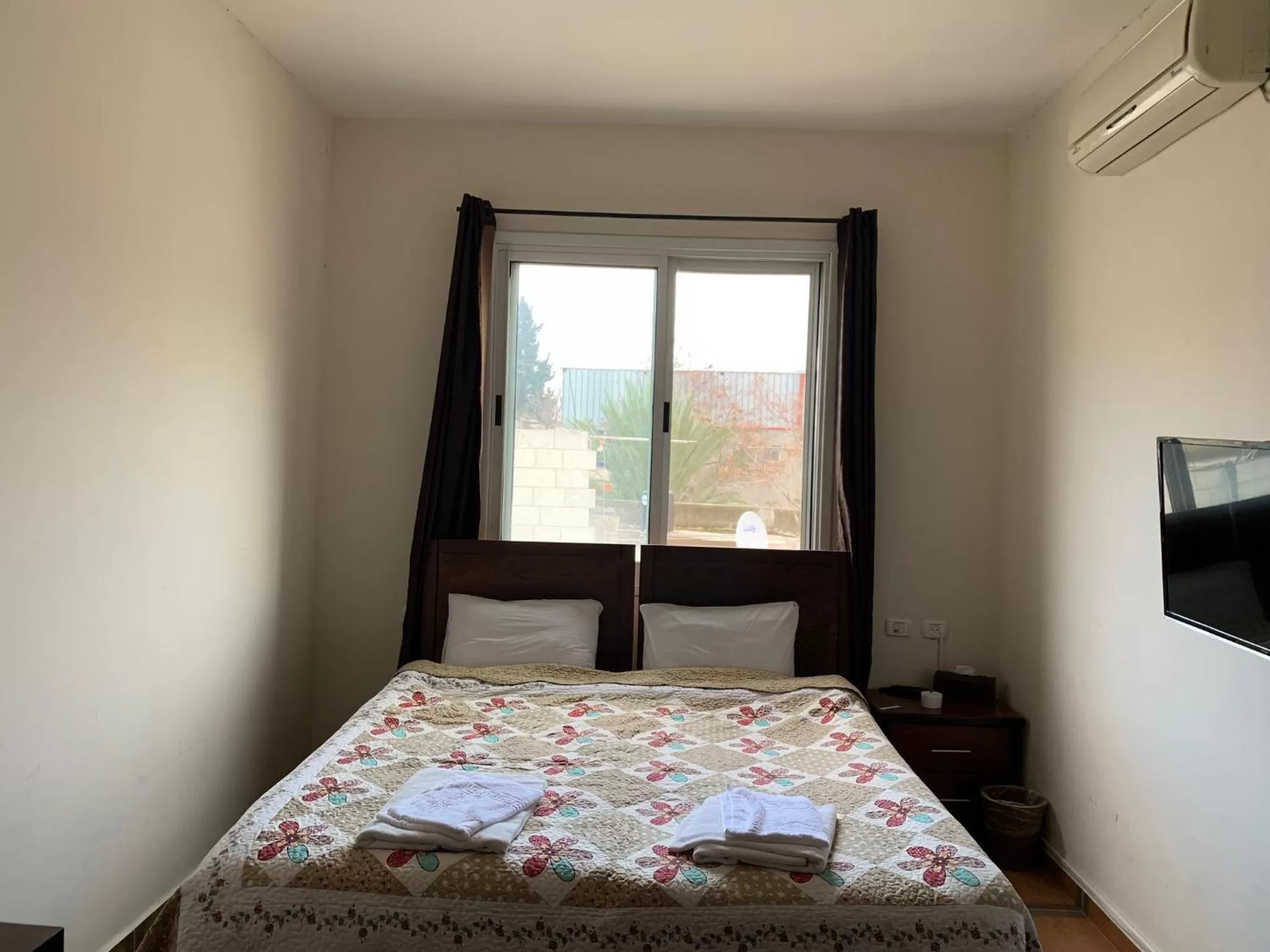 Property building, Bed in Orient Hotel