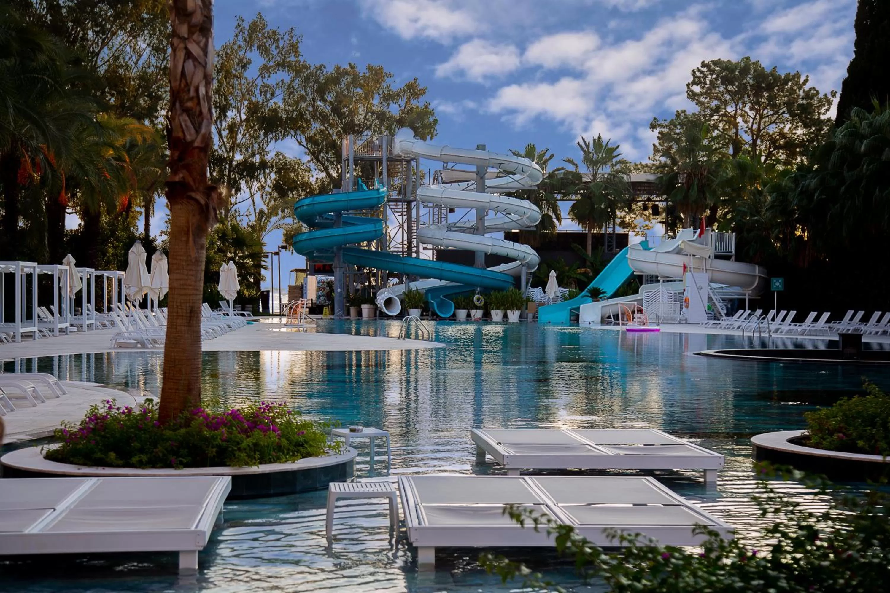 Swimming pool in DoubleTree by Hilton Antalya-Kemer All-Inclusive Resort