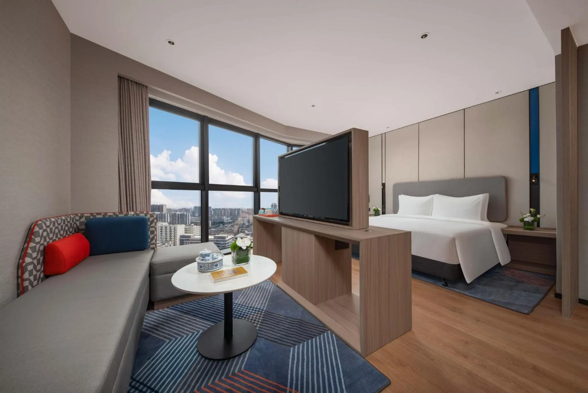 Photo of the whole room, Bed in Holiday Inn Express Shantou Chenghai