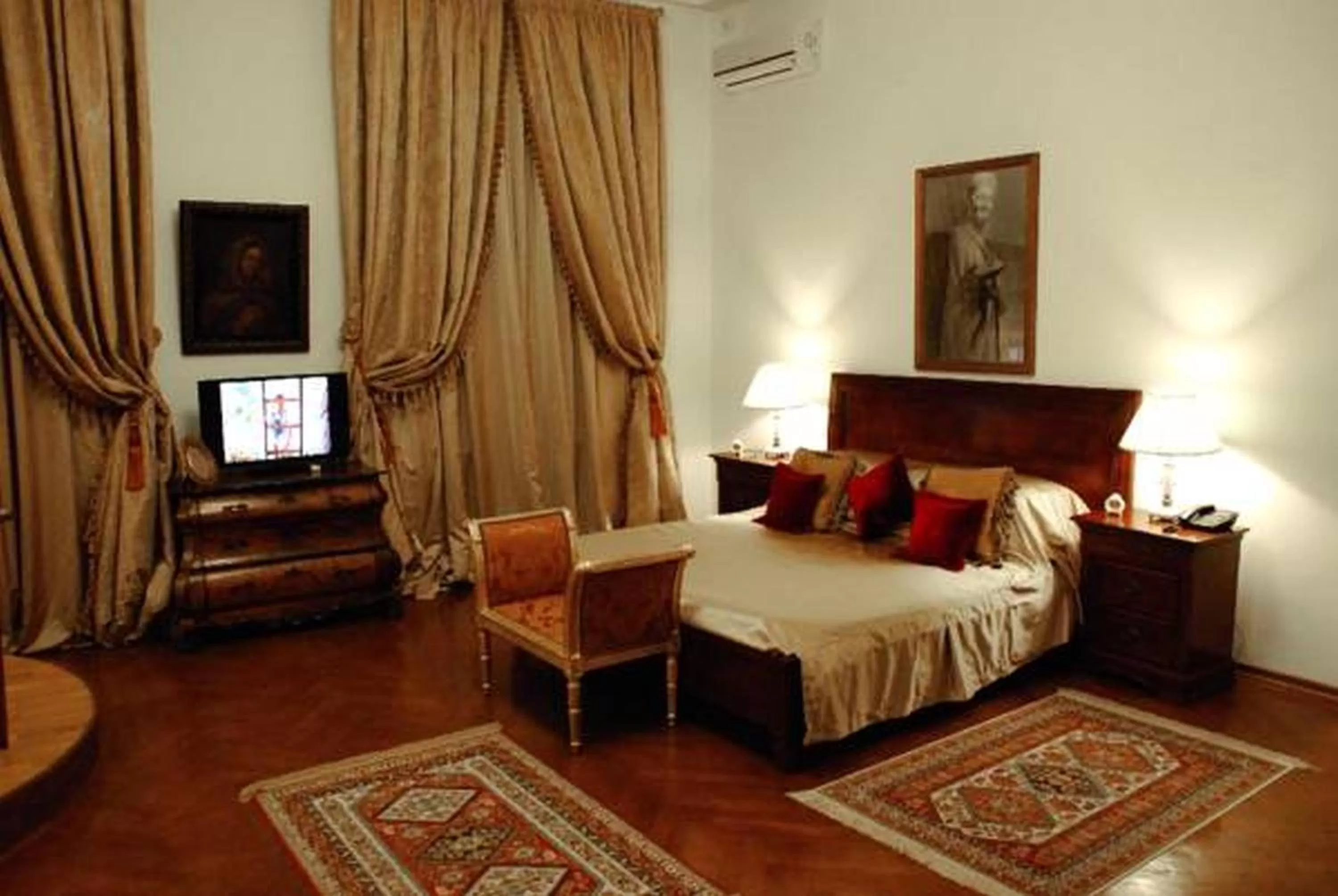 Grand Boutique Hotel