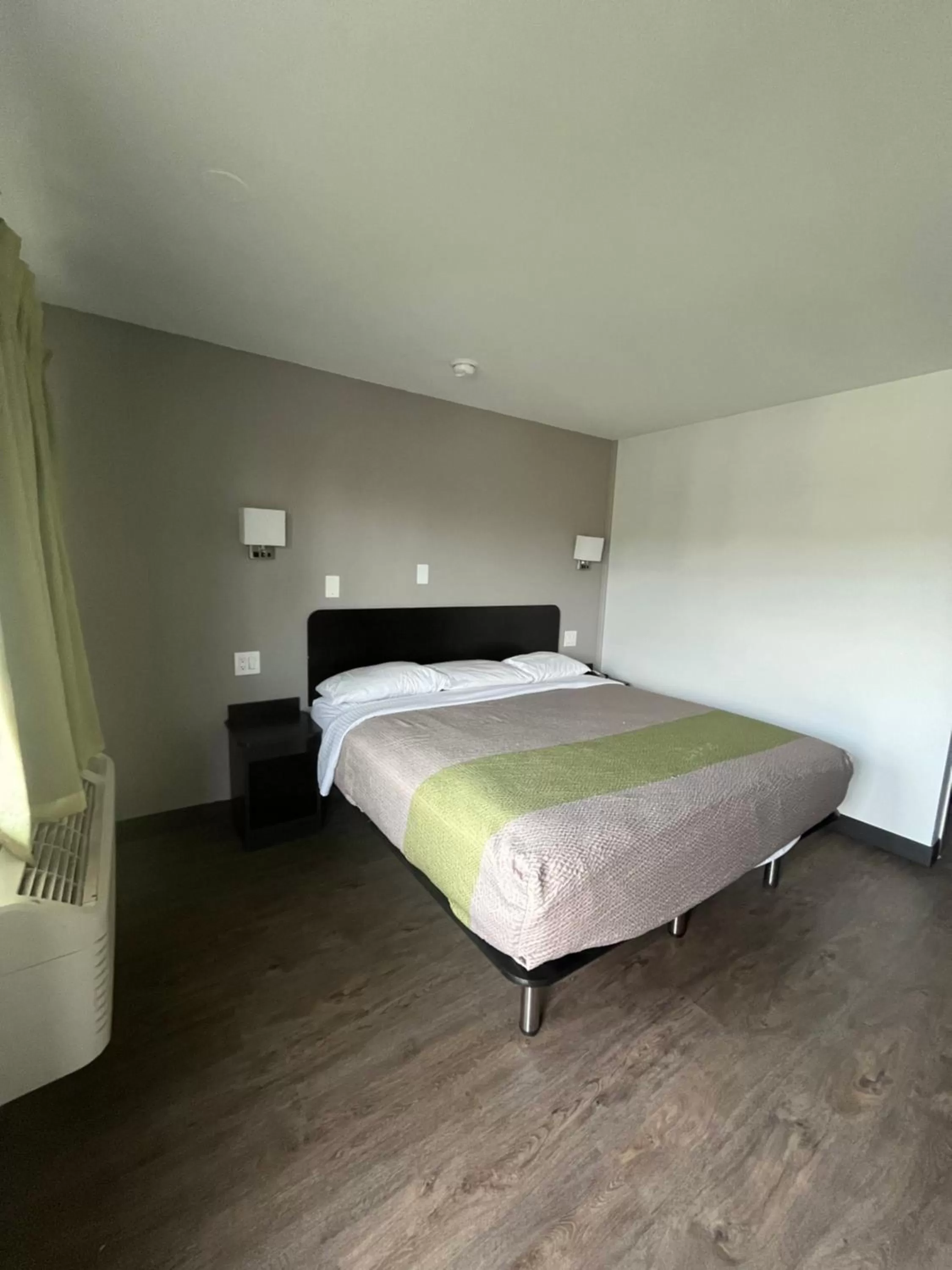 Bed in Motel 6-Wichita, KS - AIRPORT