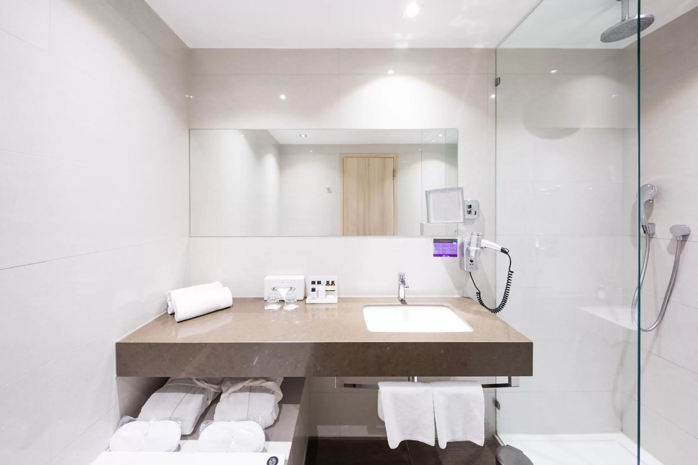 Bathroom in Van der Valk Hotel Düsseldorf