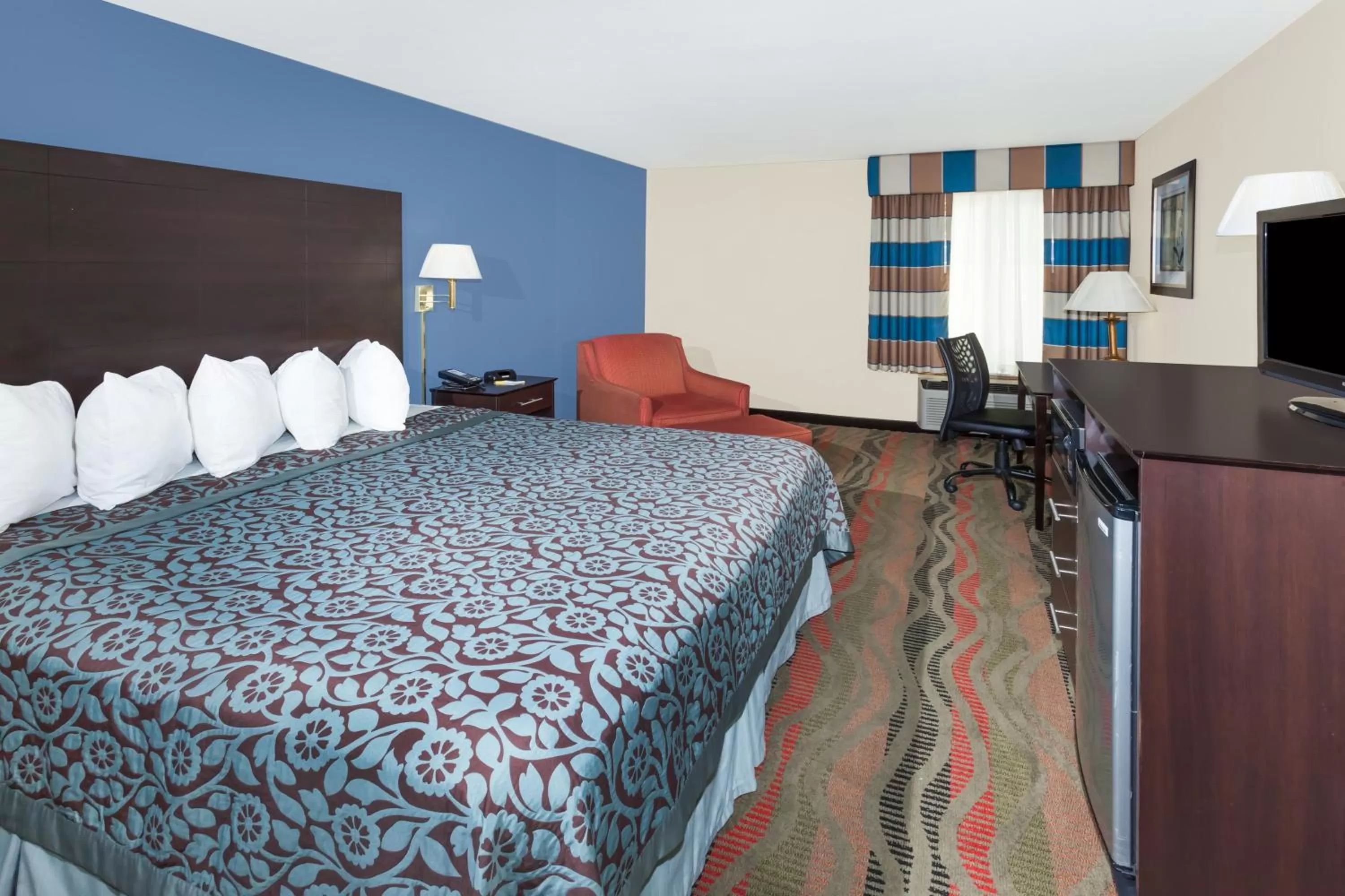 Bedroom, Bed in Days Inn by Wyndham Springfield