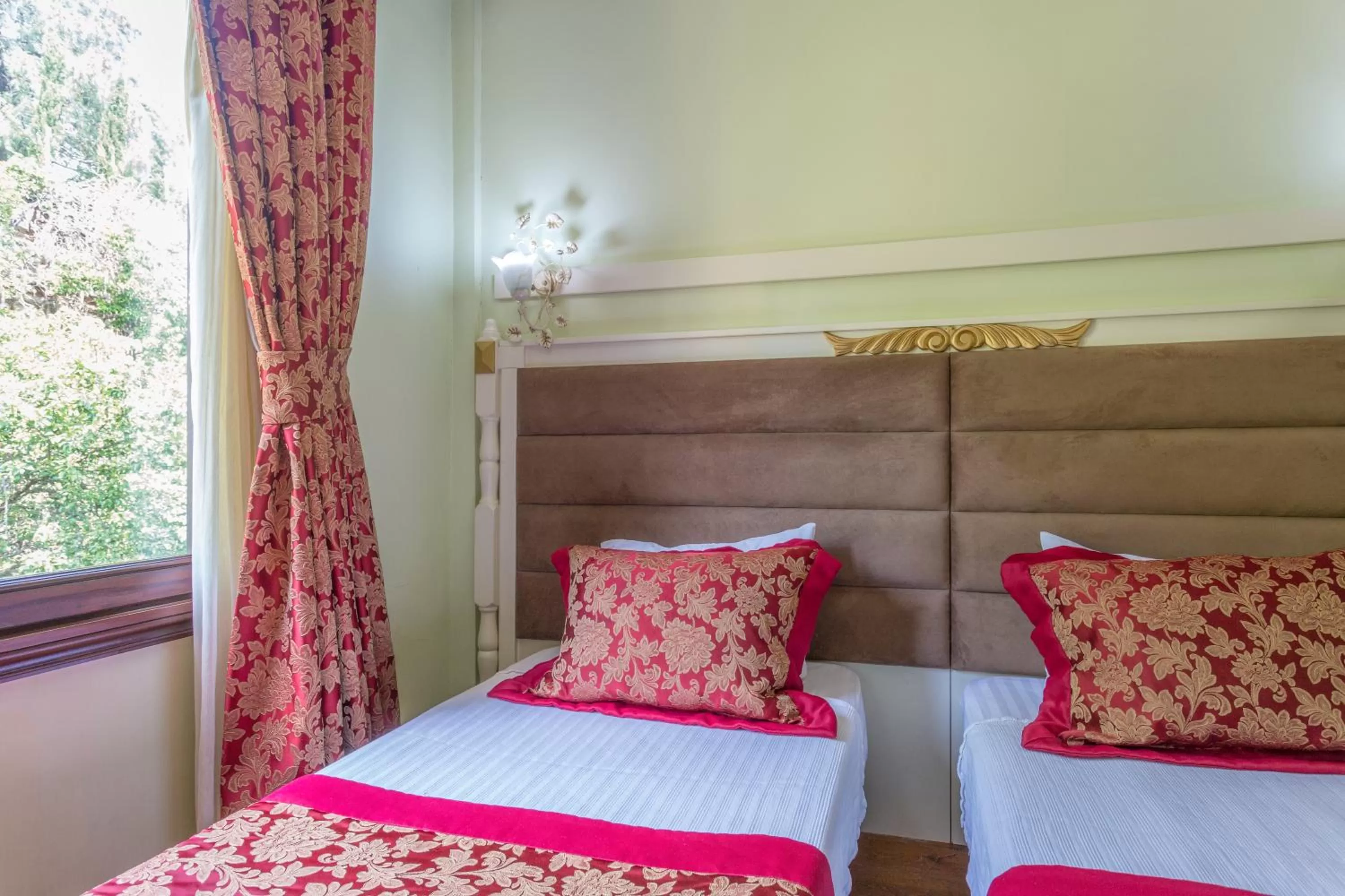 Decorative detail, Bed in Sphendon Hotel