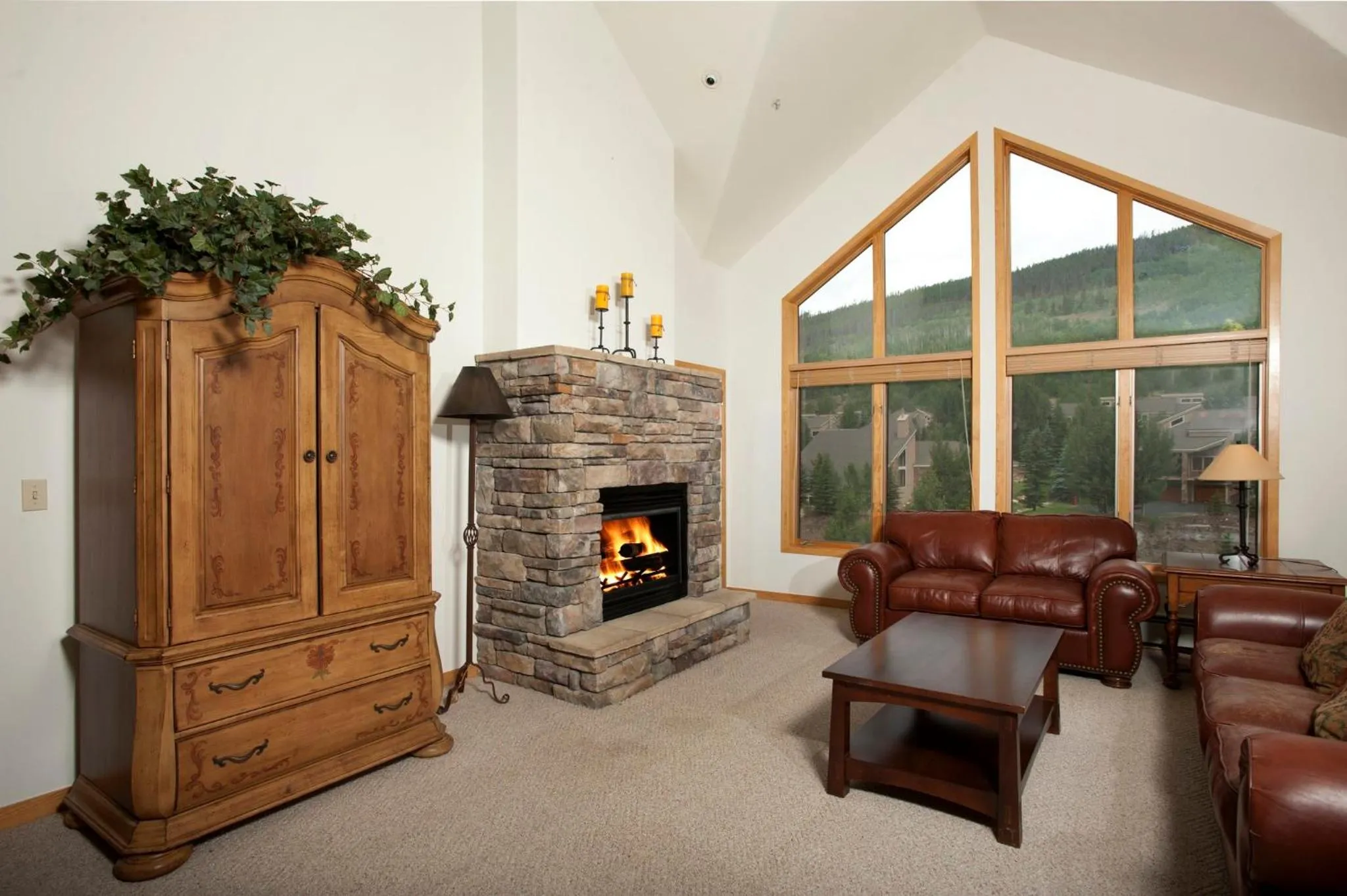 Living room in Gateway Mountain Lodge by Keystone Resort
