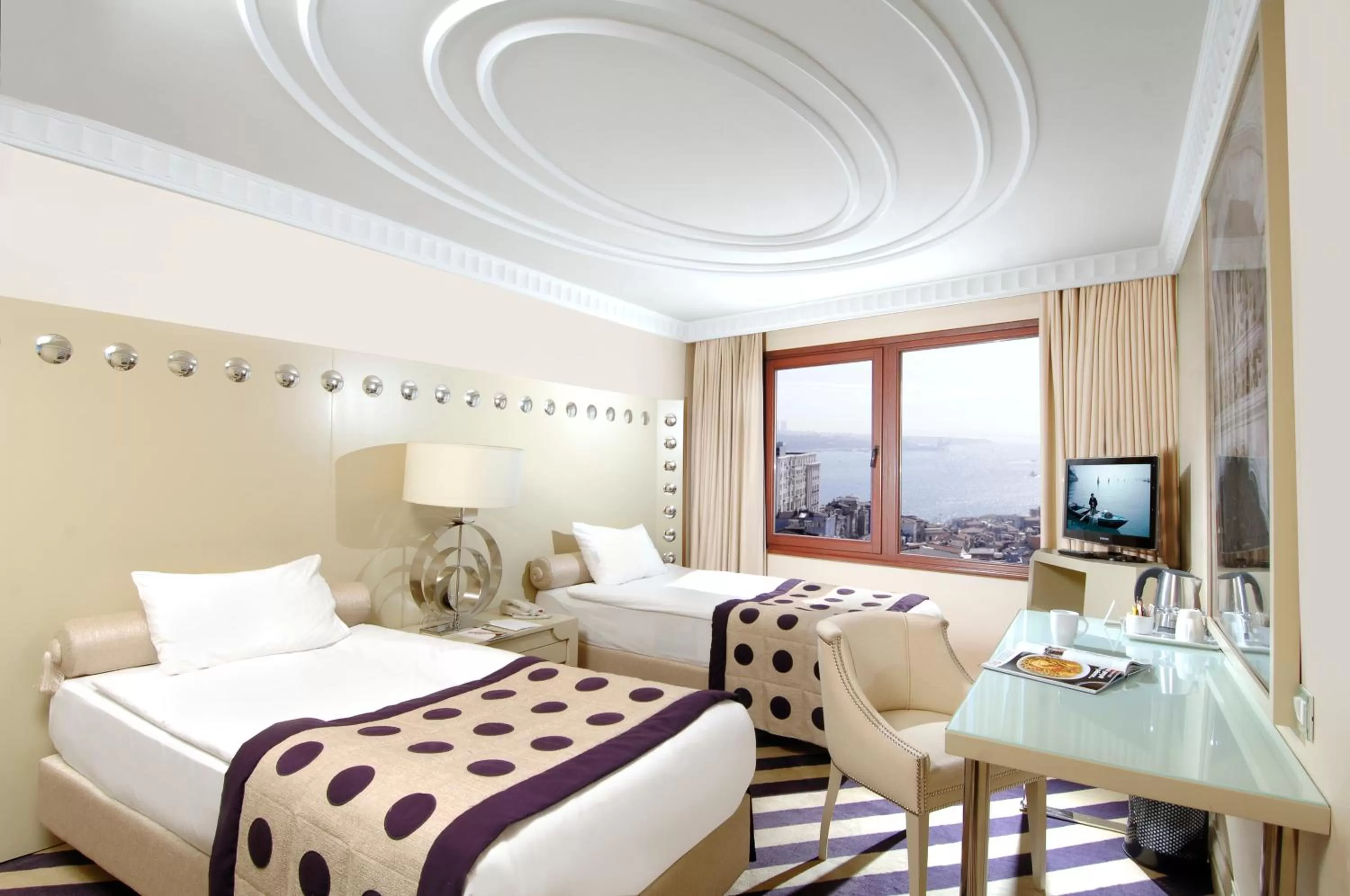 Bed in Taxim Hill Hotel