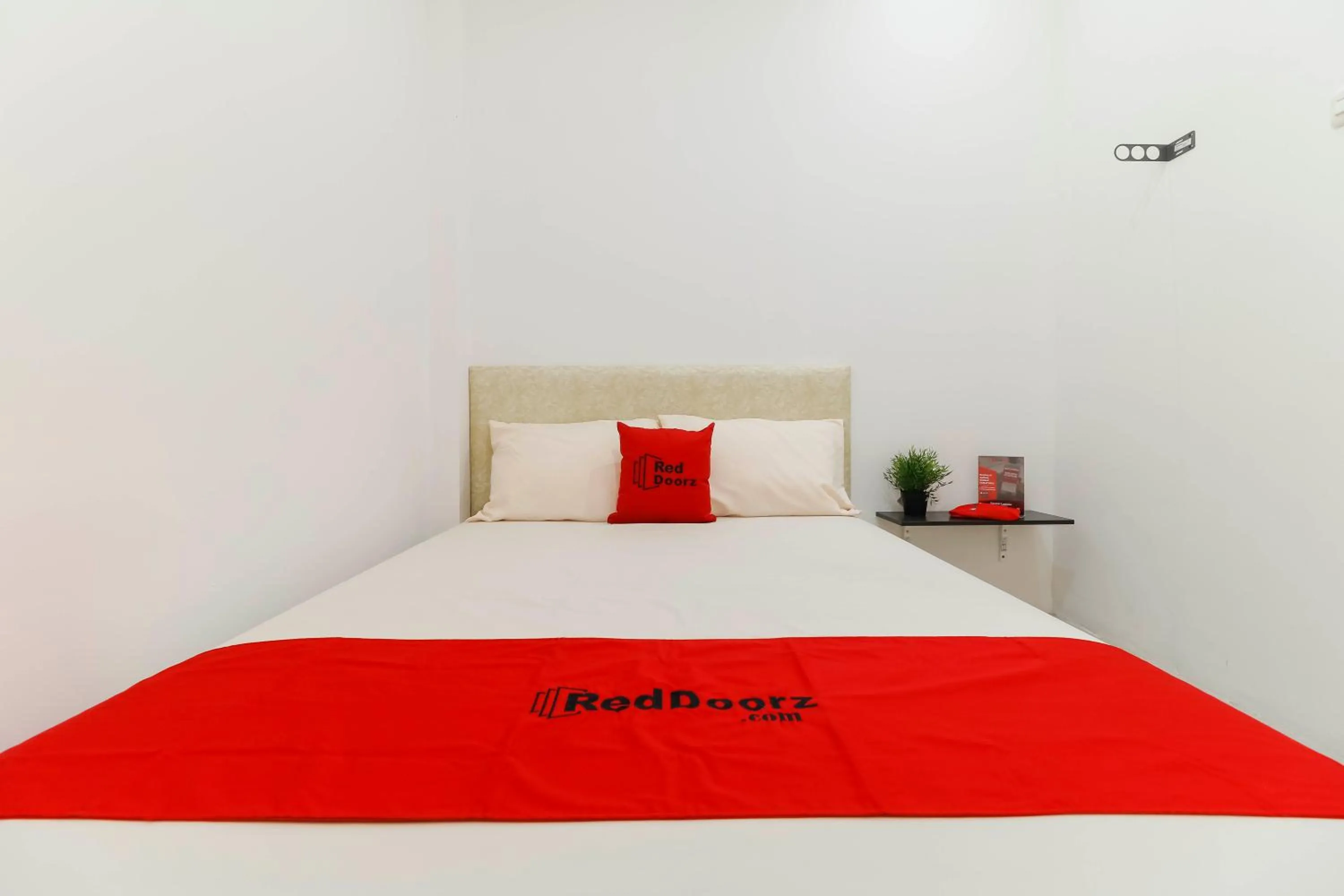 Bedroom, Bed in RedDoorz Plus @ Kapuk Business Park