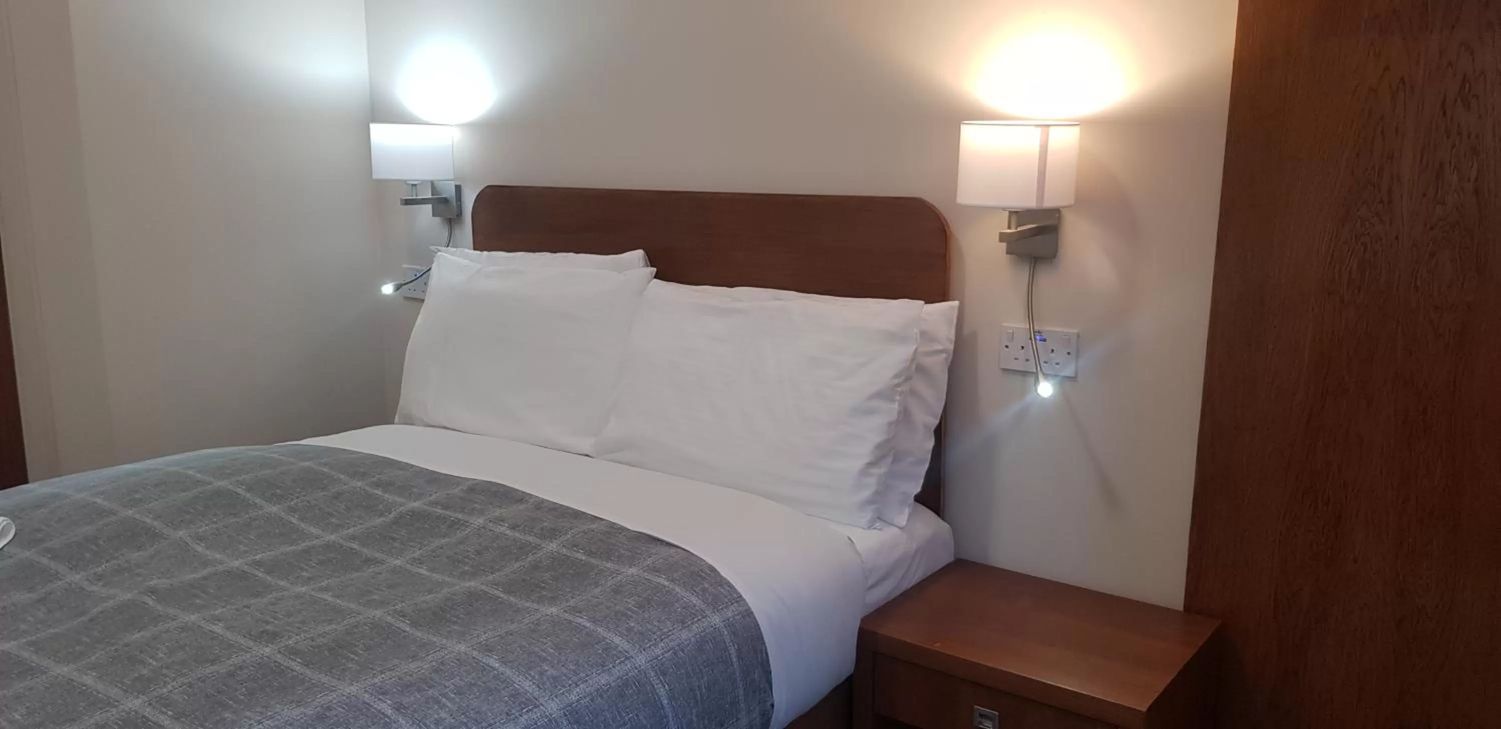 Bed in Aberdeen House