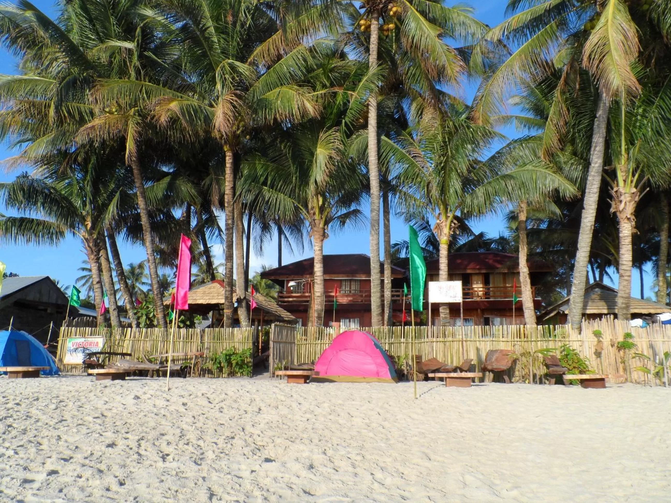 Facade/entrance in Victoria Beach House