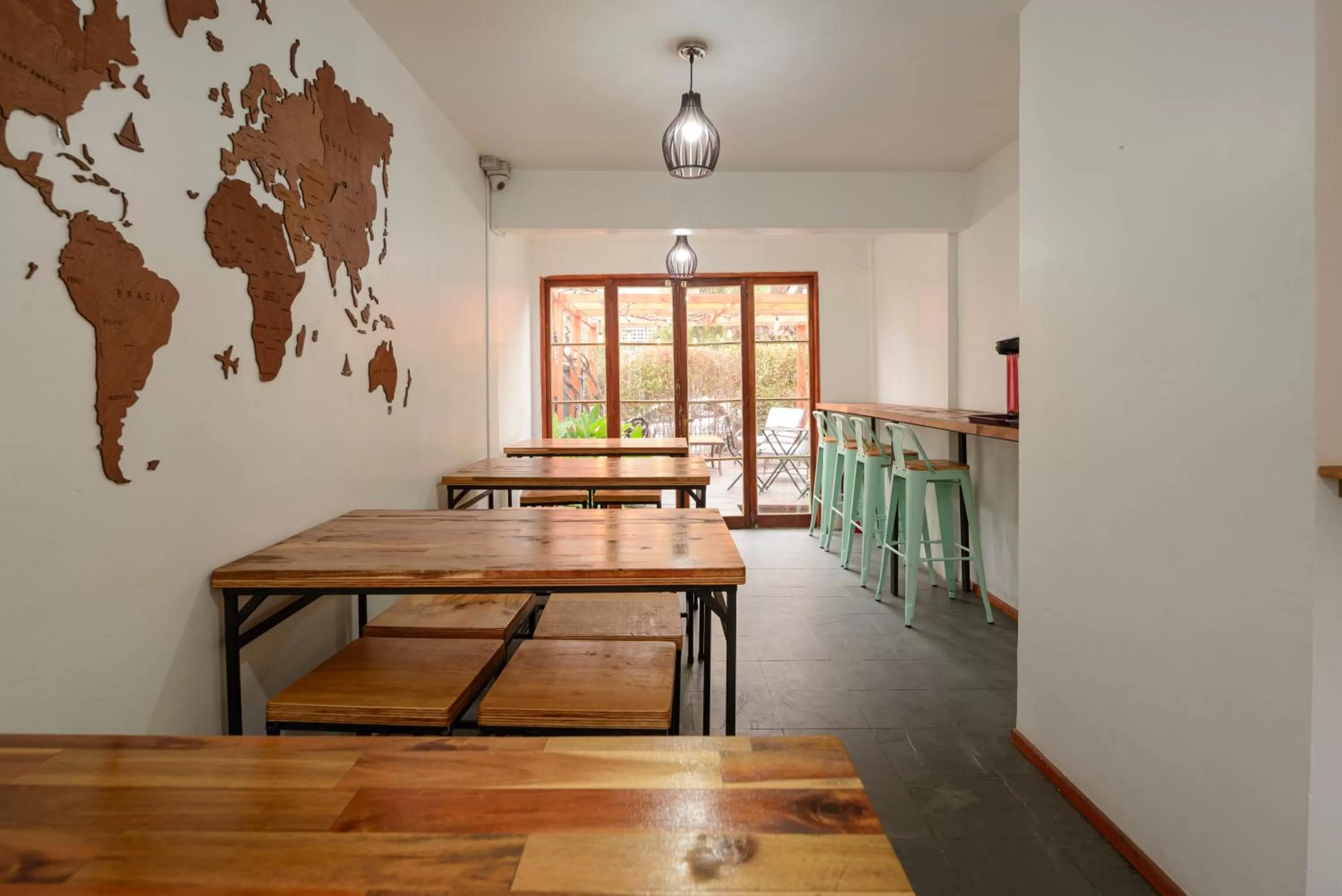 Dining area in Verde Madera Hostel B&B