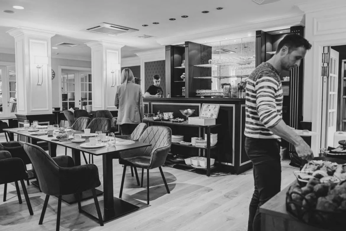 Breakfast, Restaurant/Places to Eat in Hotel La Pomme d'Or