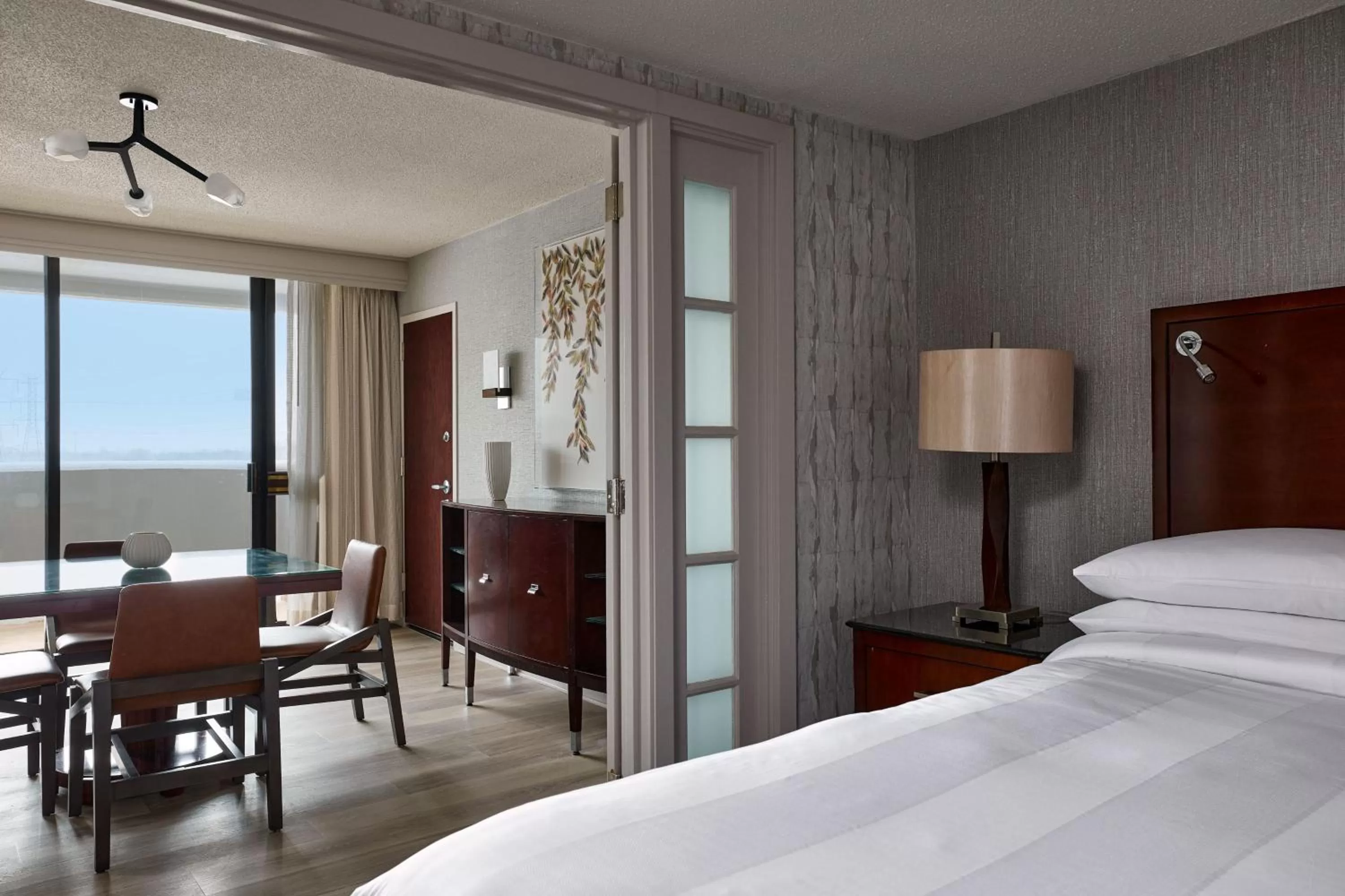 Photo of the whole room, Bed in Hanover Marriott