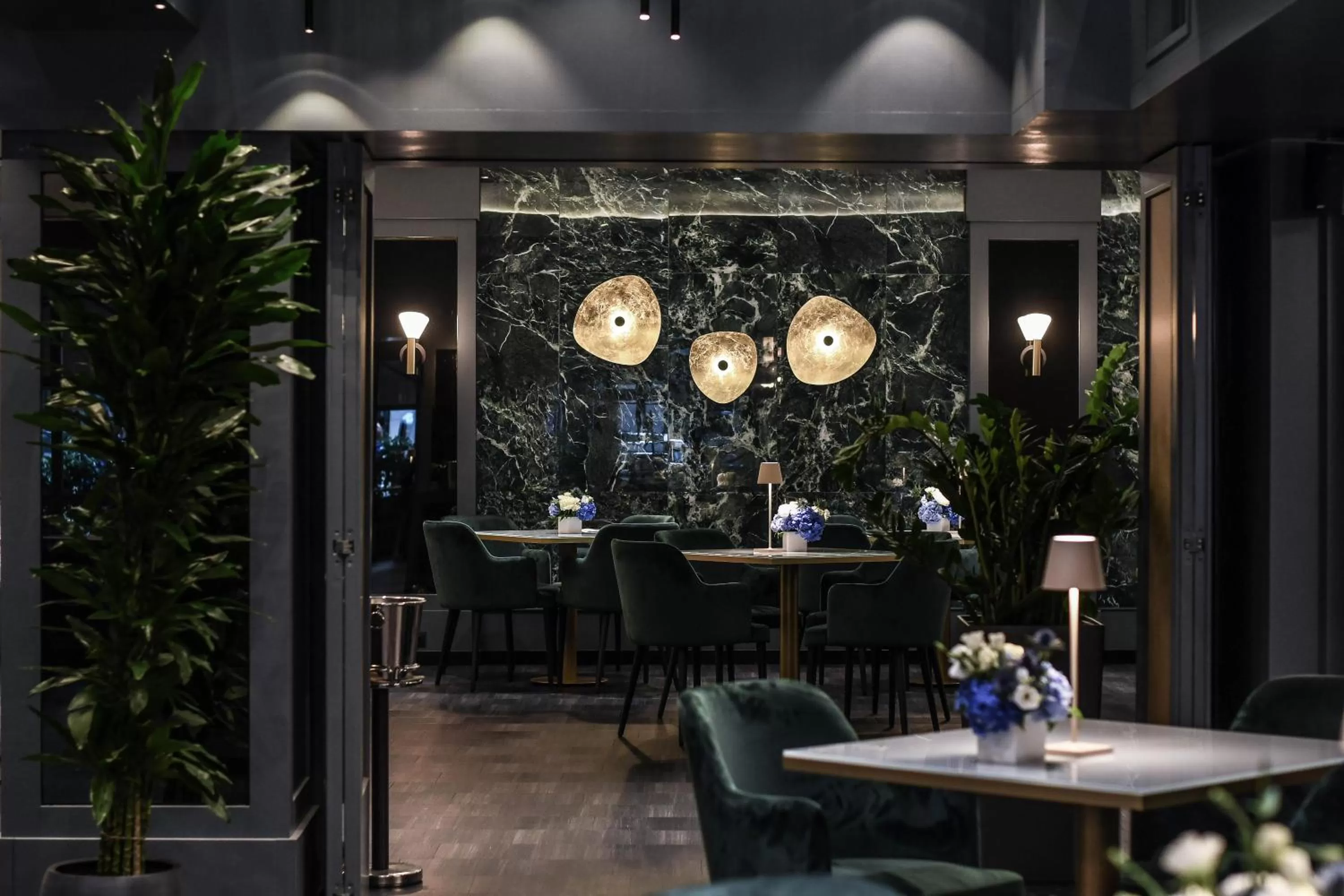 Restaurant/places to eat in Sina De La Ville