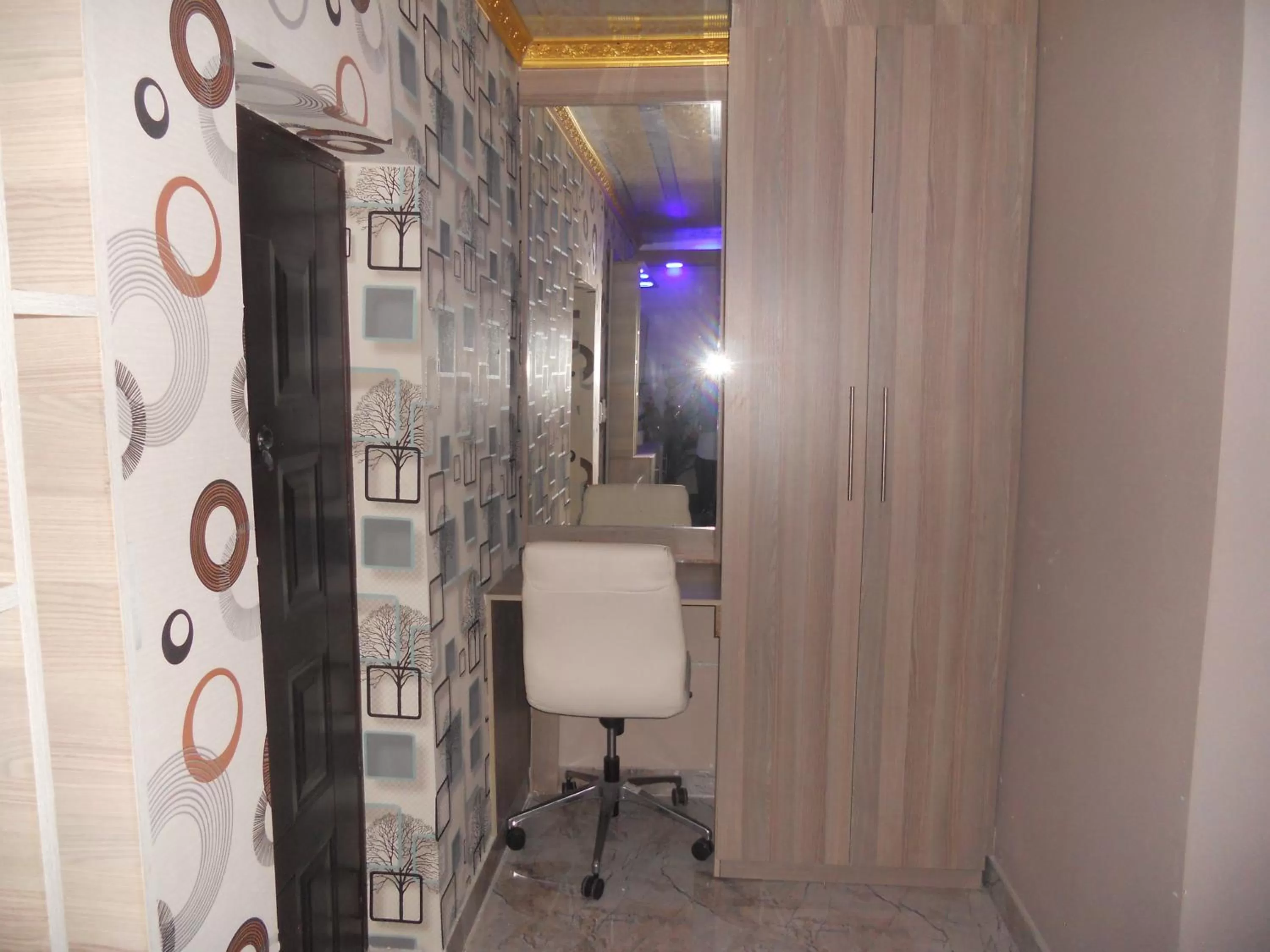 Seating area in Gold Crown International Hotel Johannesburg