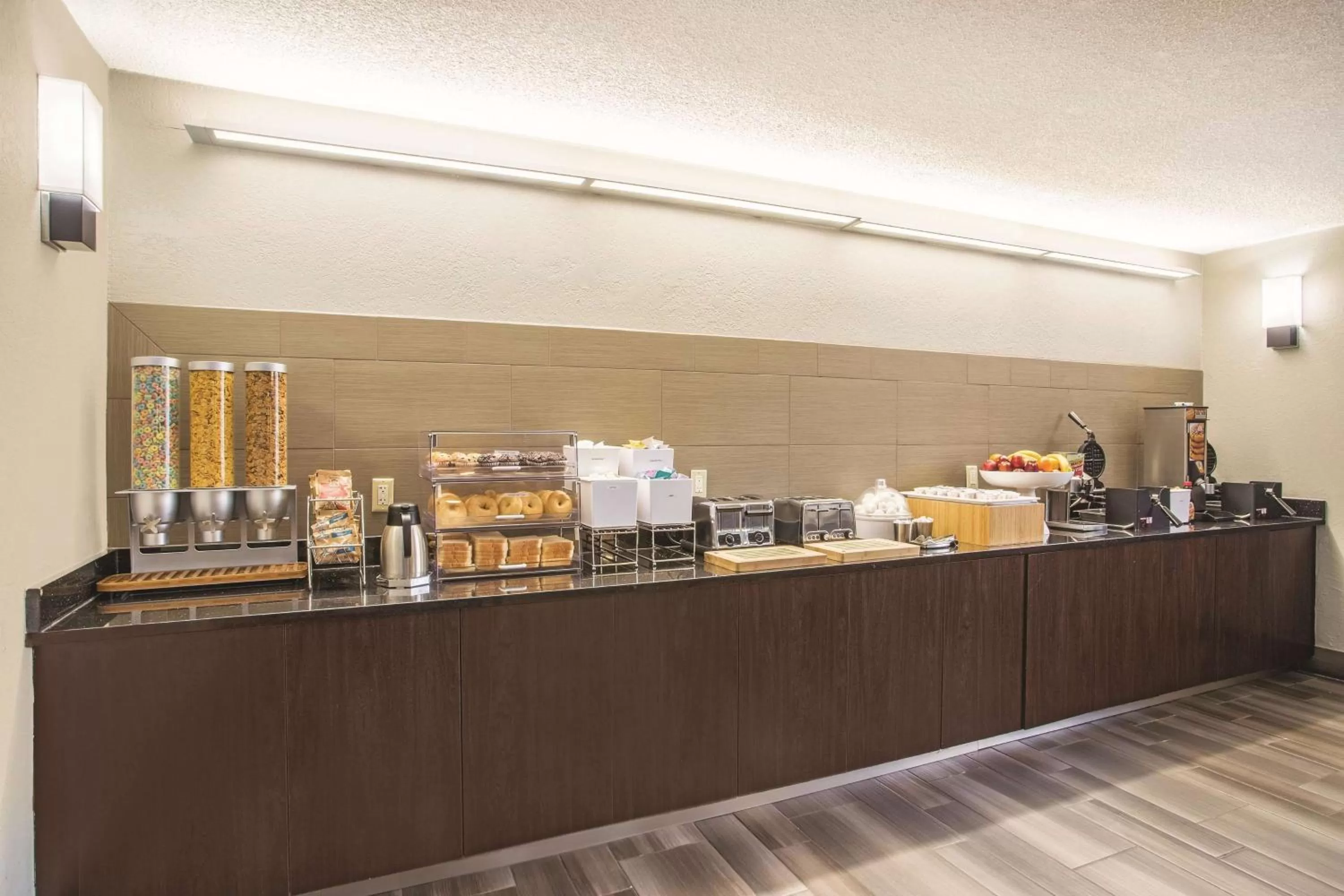 Restaurant/places to eat in La Quinta by Wyndham Fort Lauderdale Tamarac